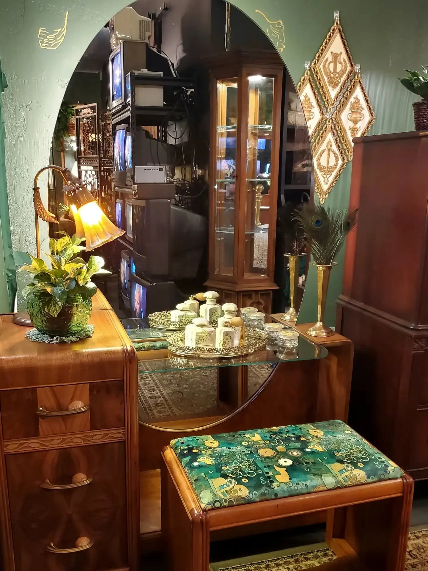 Stunning New Art Deco Vanity 💚
1526 S Vista Ave Boise 
Open Wed-Sat 10-5pm 
Sun 10-4pm