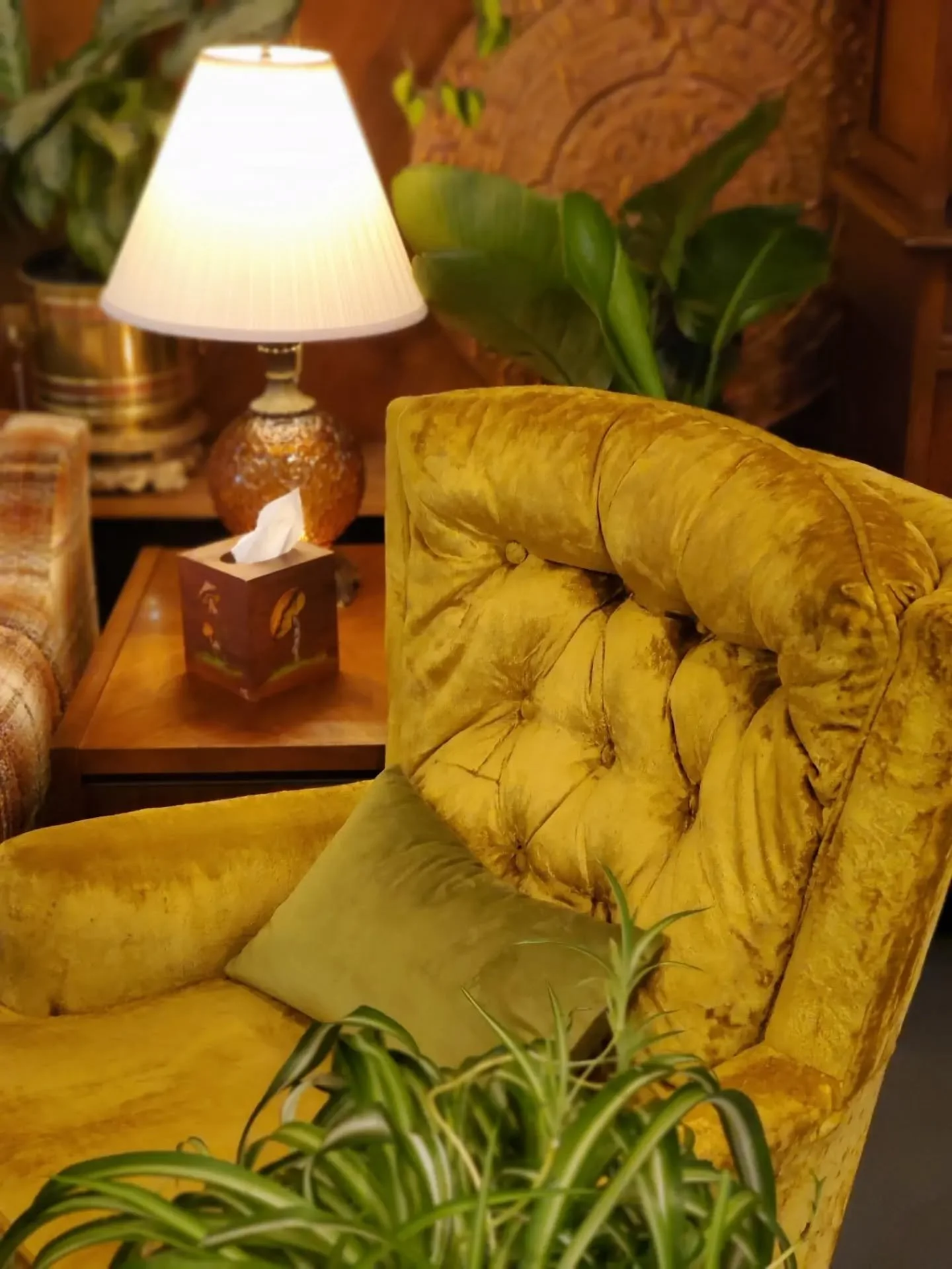 💛 Mellow Yellow 💛
Rhiannon Antiques 
1526 S Vista Ave Boise 
Open Wed-Sat 10-5pm 
Sun 10-4pm