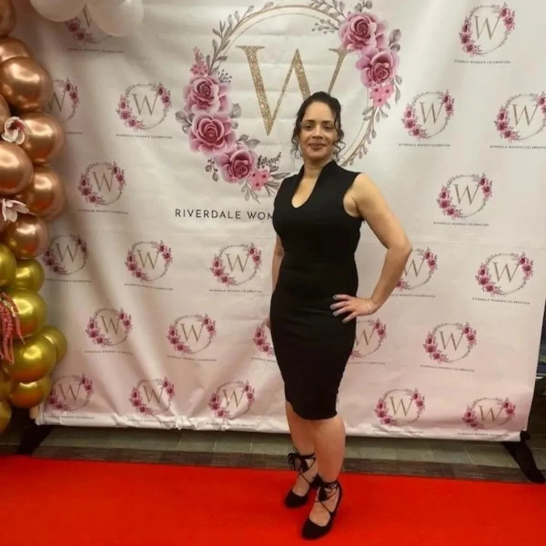 Peggy posing at award show