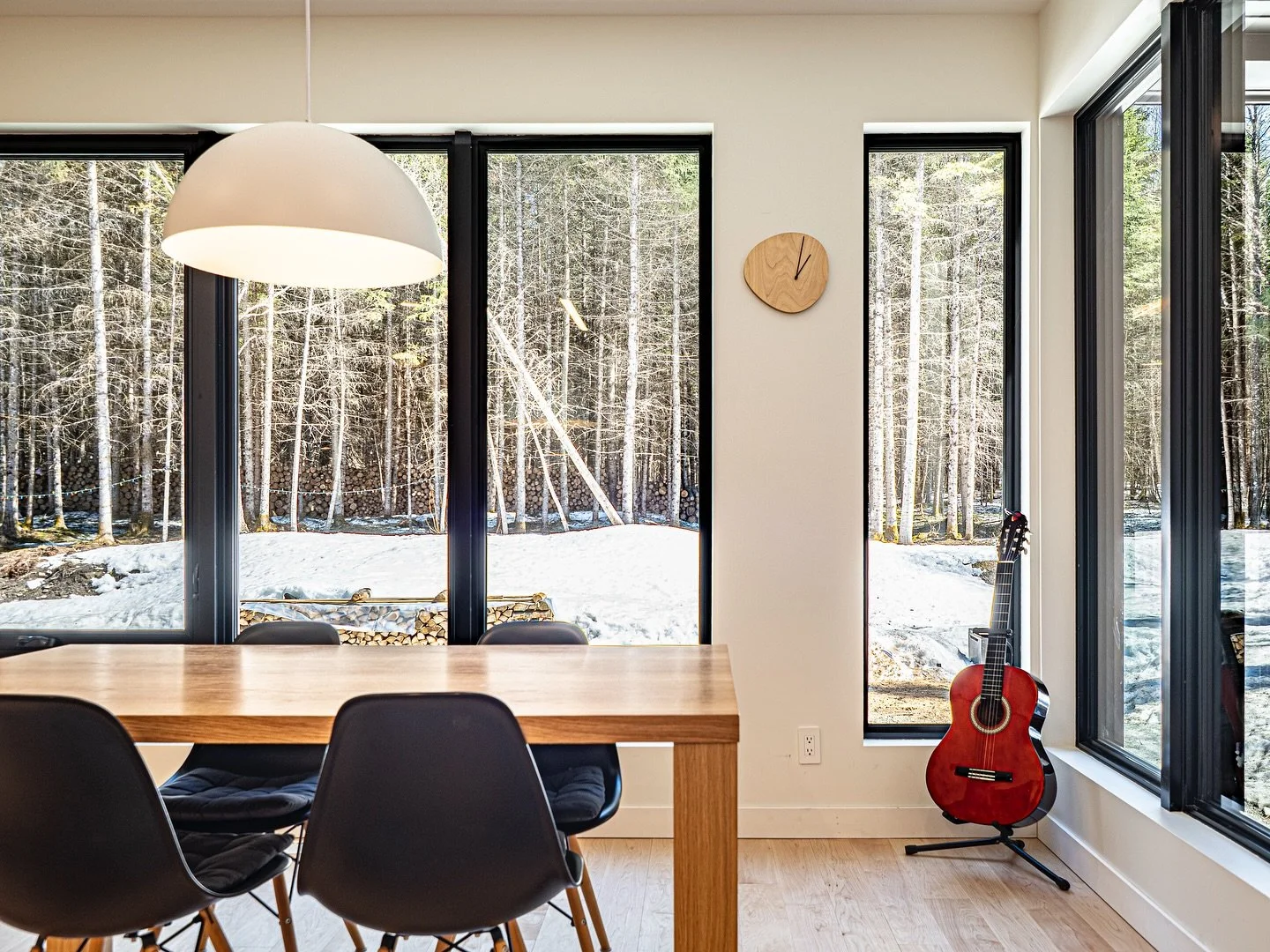La douceur des matériaux naturels dans cette maison!! 🤎🍃
#photographieimmobilière #photographieprofessionnelle