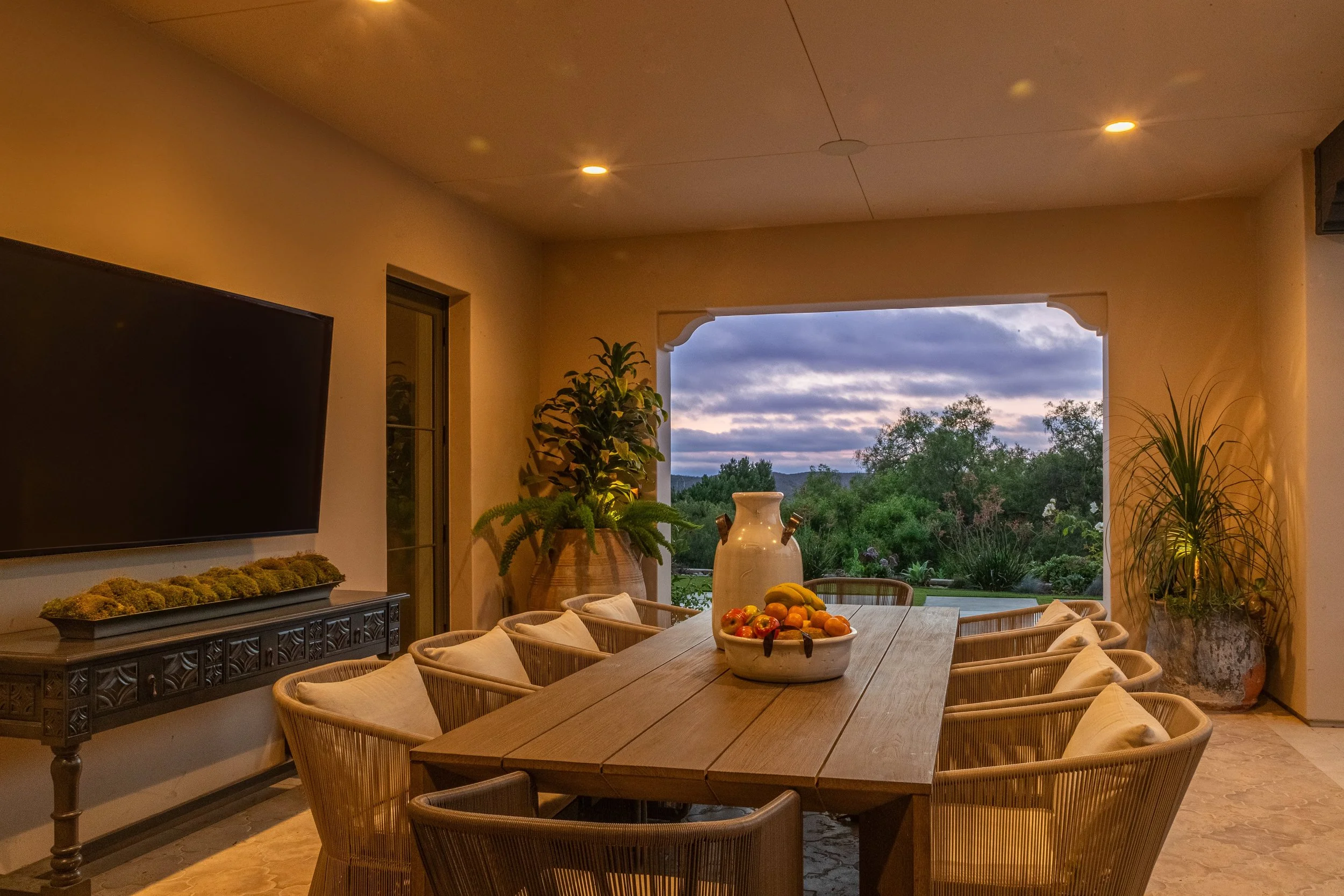 luxury-covered-outdoor-dining-space-with-view-and-entertainment-covenant-hills.jpg