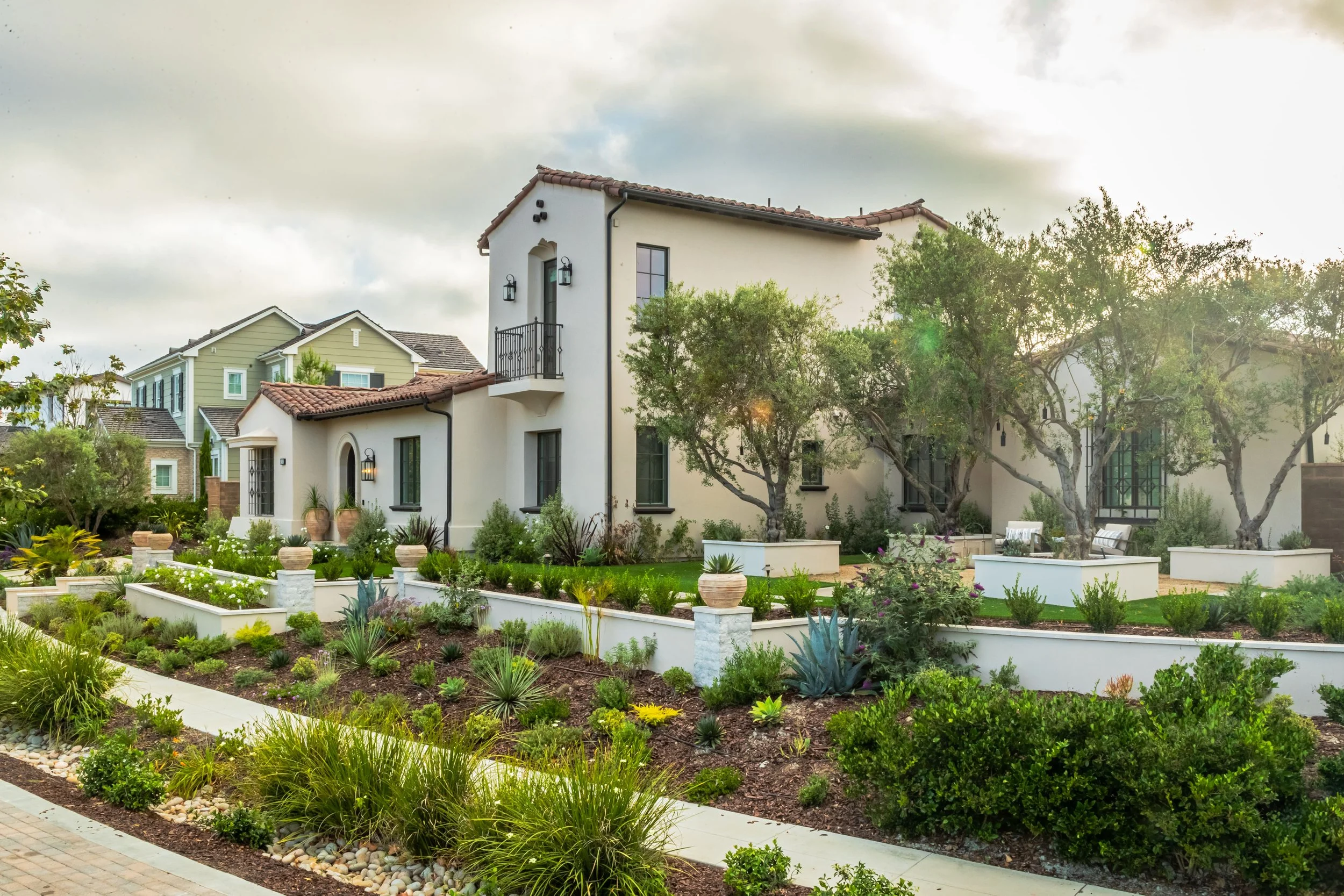 modern-mediterranean-home-landscaping-covenant-hills-ladera-ranch.jpg