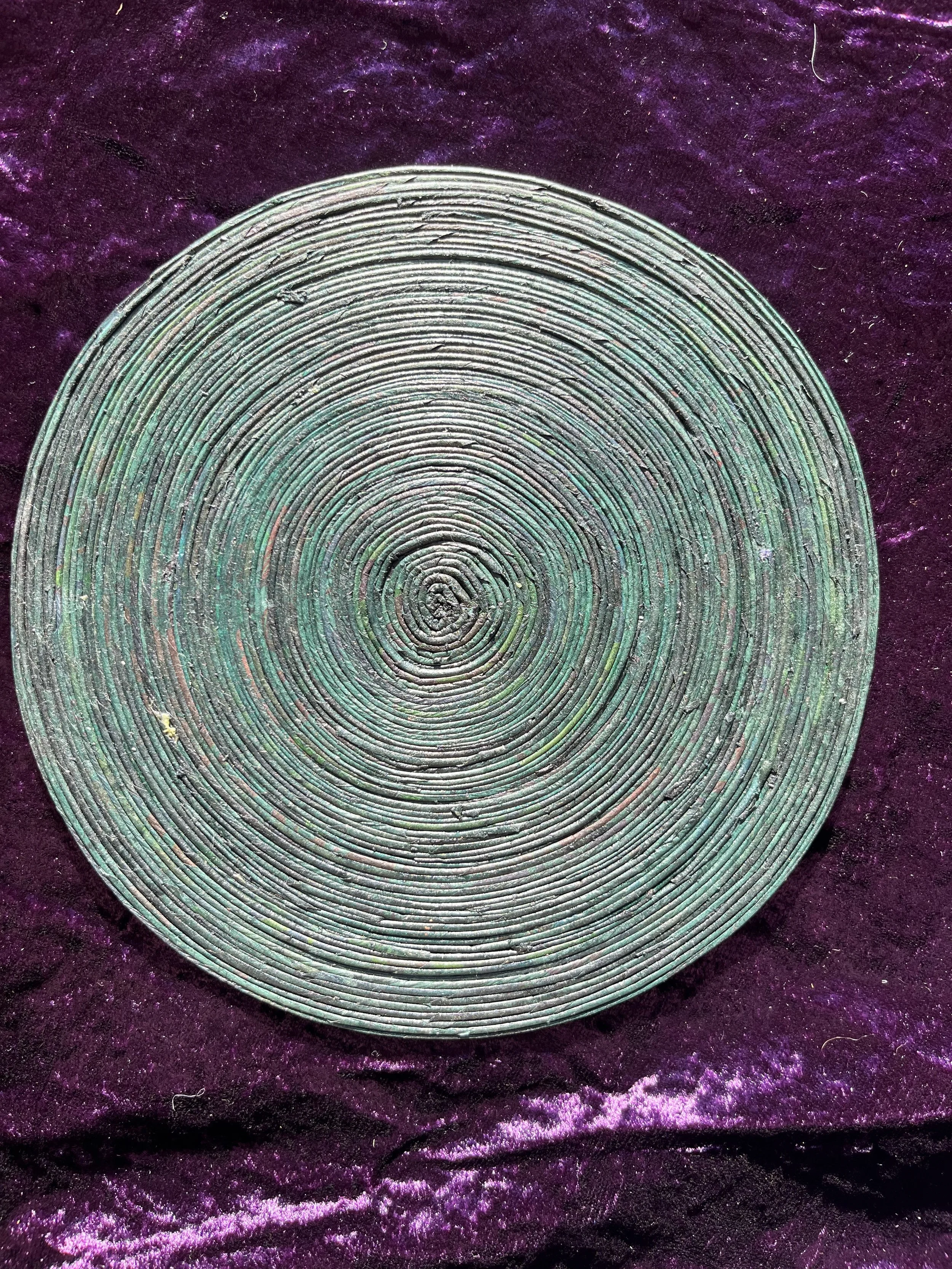 Newspaper Table Mat, round, 8'', green.jpg