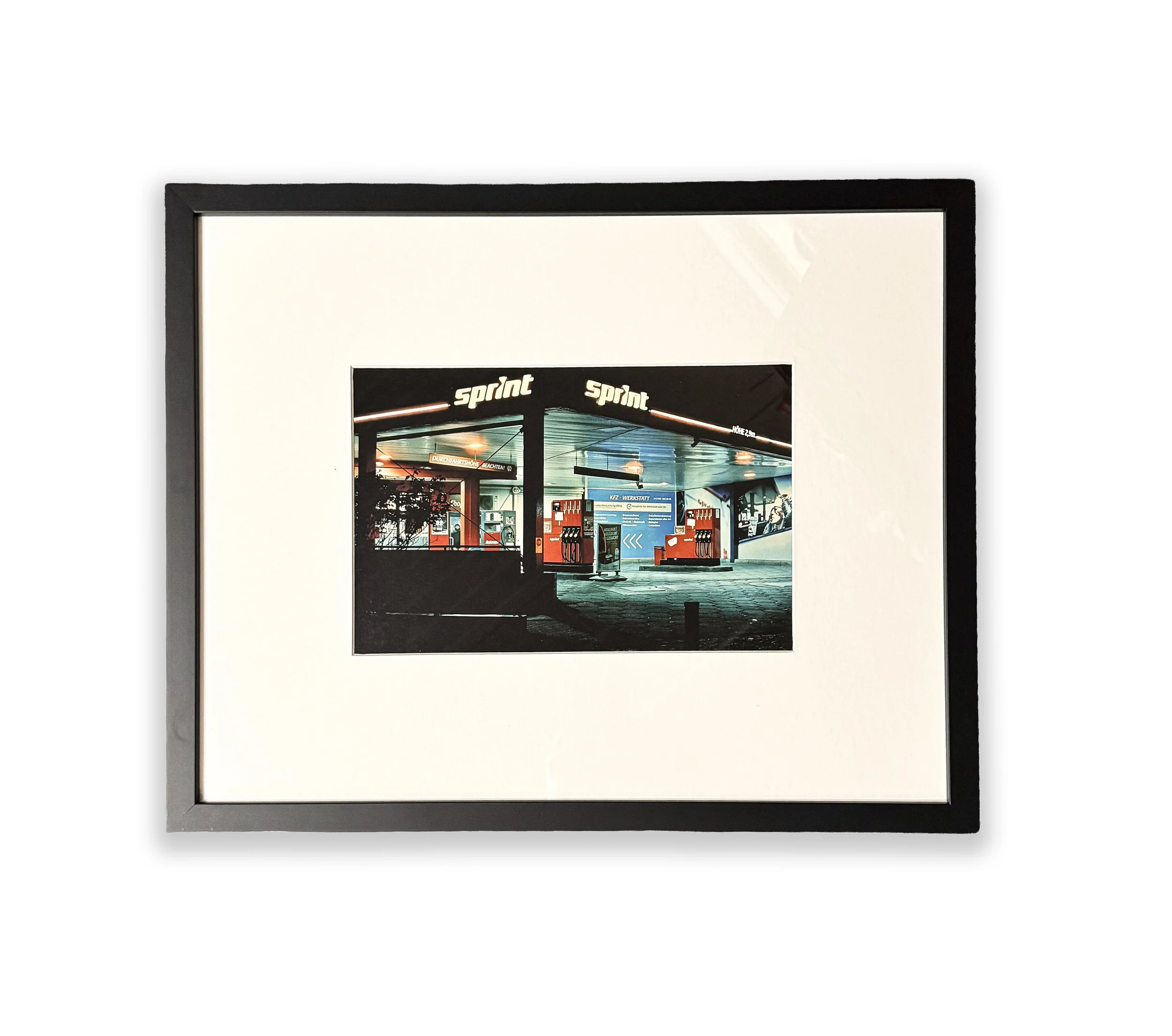 Ole Lerche – "Gas Station" | Fotografia Fine Art CineStill 800T – Incorniciata