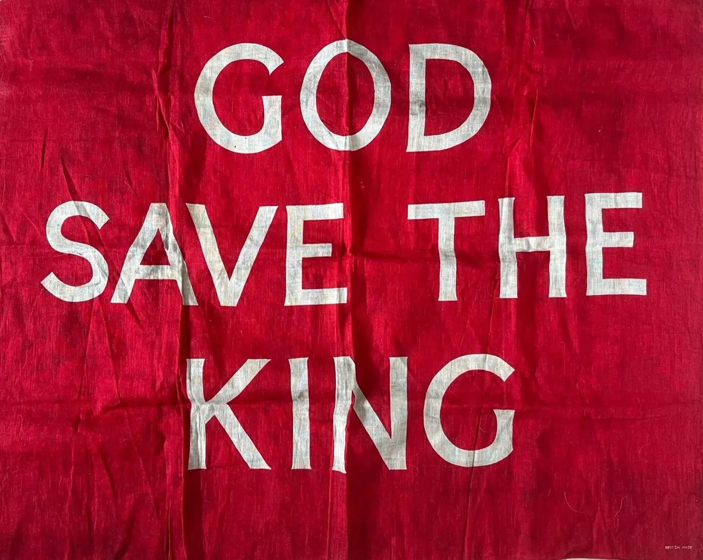 Dettaglio del Drappo originale del 1937 per la coronazione di Re Giorgio VI con scritta God Save The King.