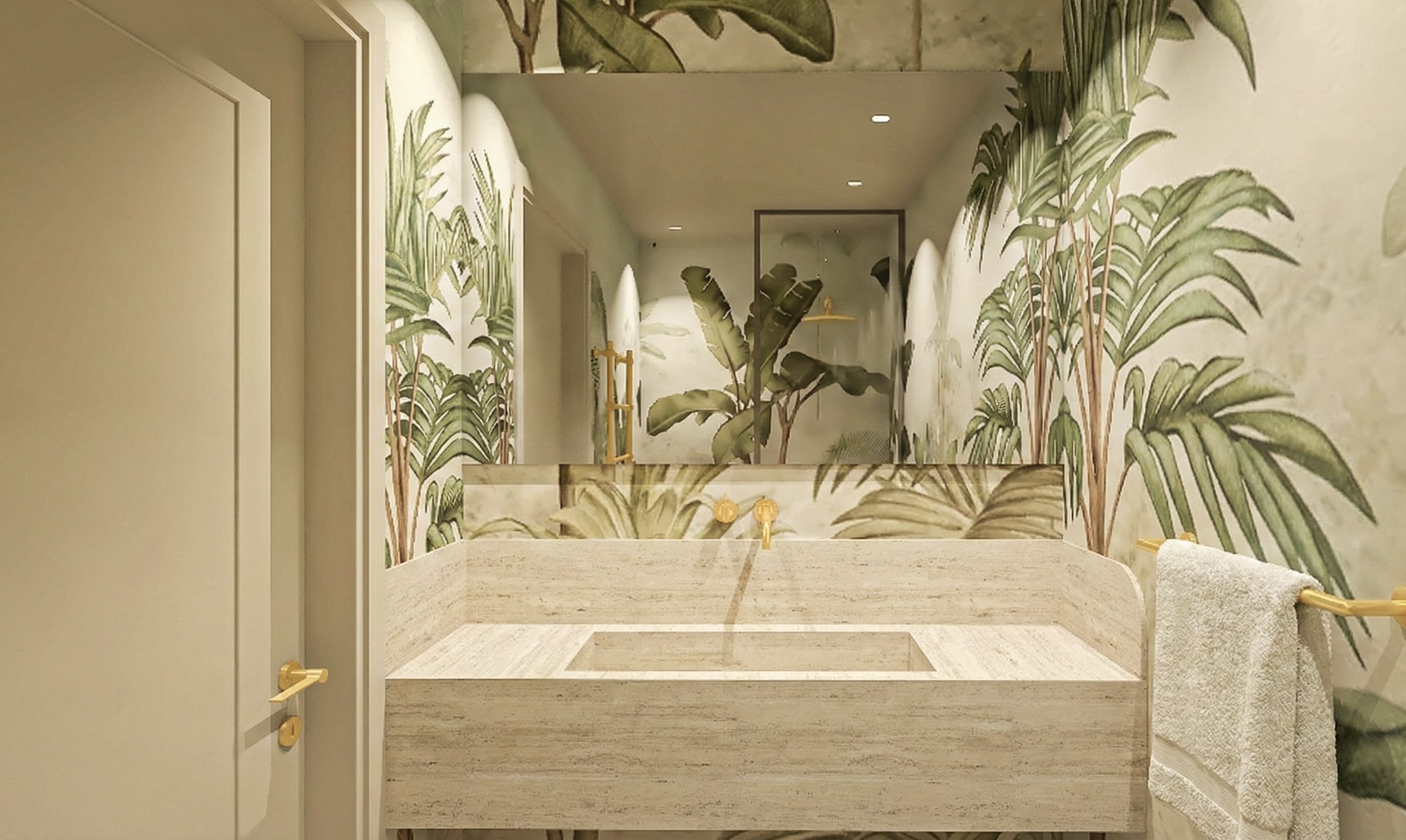 Bagno con pareti decorate con murales di piante tropicali, lavabo in pietra con rubinetto dorato, specchio sopra il lavabo, asciugamano beige appeso a una barra dorata, e piante in vaso sullo sfondo.