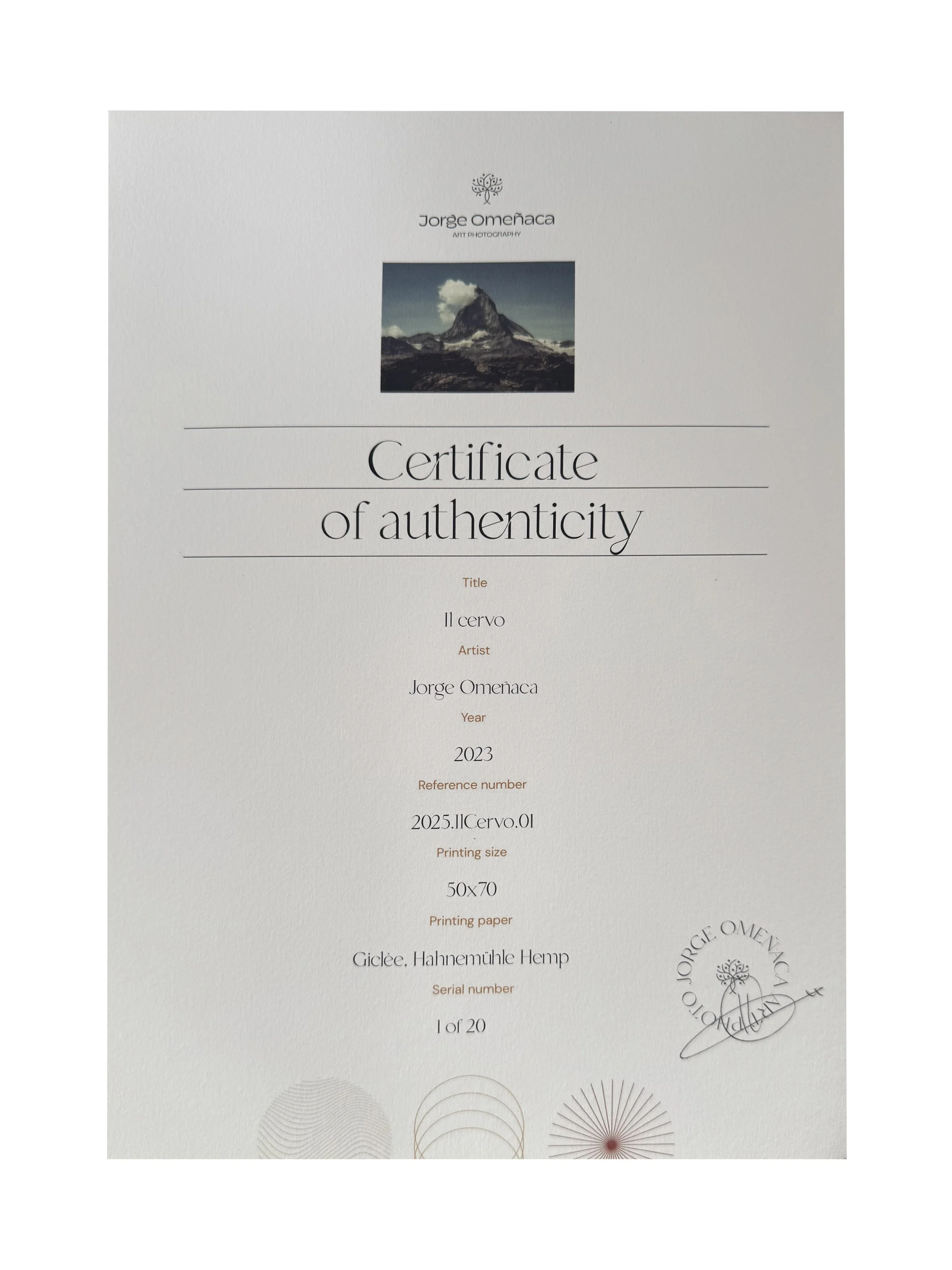Certificato di autenticità della Fotografia fine art Il cervo di Jorge Omeñaca raffigurante il Monte Cervino. Stampa Giclée su carta di canapa Hahnemühle.