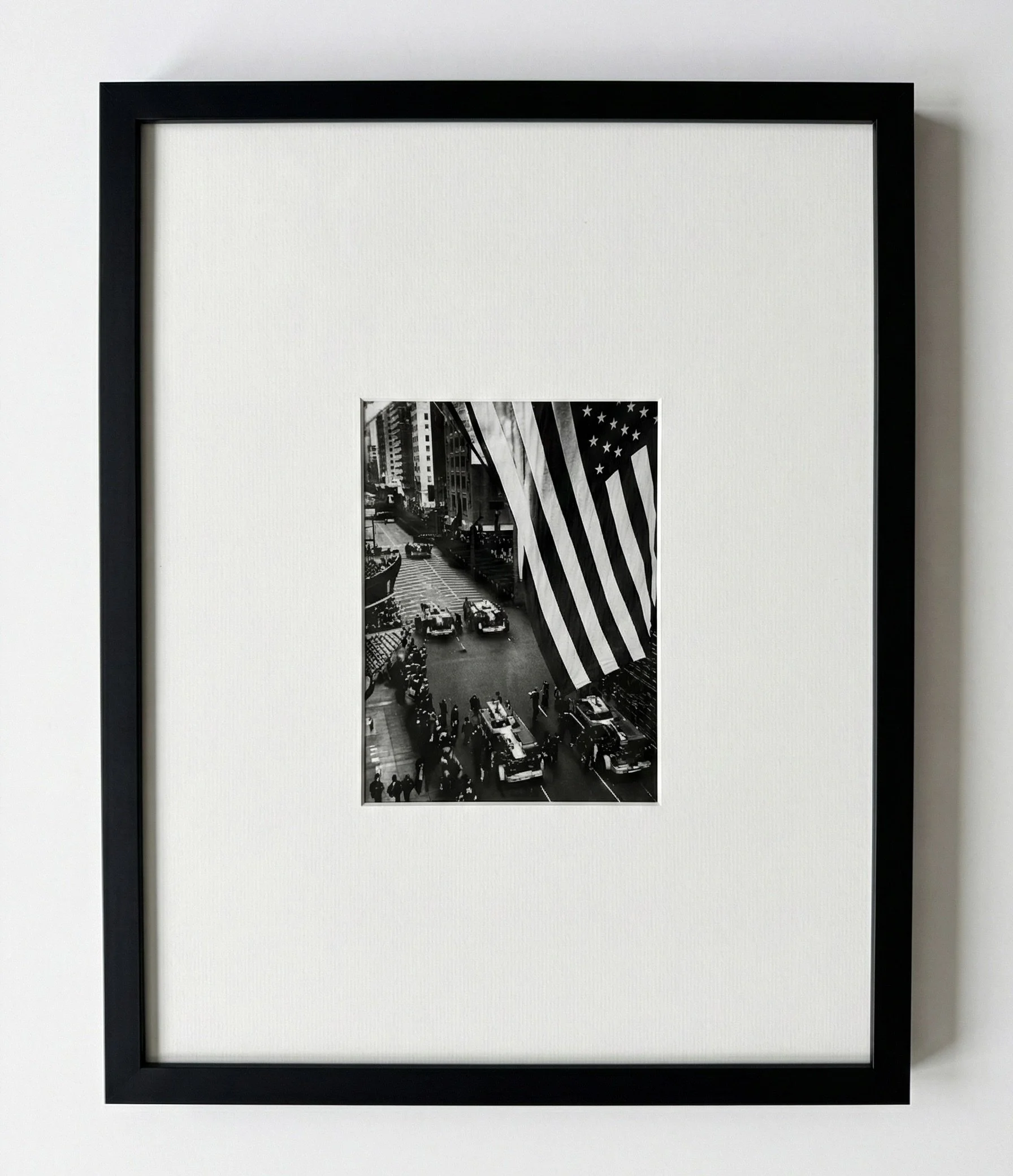 Fotografia Originale (1966): "The City Mourns Its Heroes" – New York Fifth Ave | AP Wirephoto