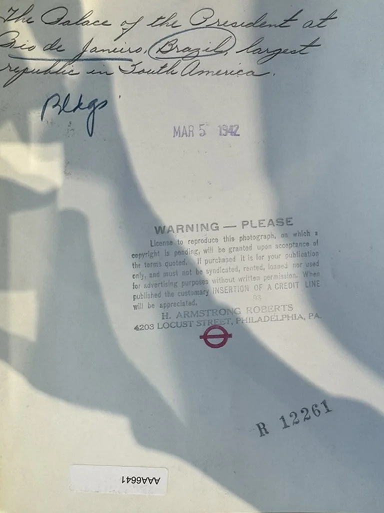 Retro descrittivo della Fotografia vintage originale del 1942 di H. Armstrong Roberts. Veduta del Palazzo Presidenziale di Rio de Janeiro.