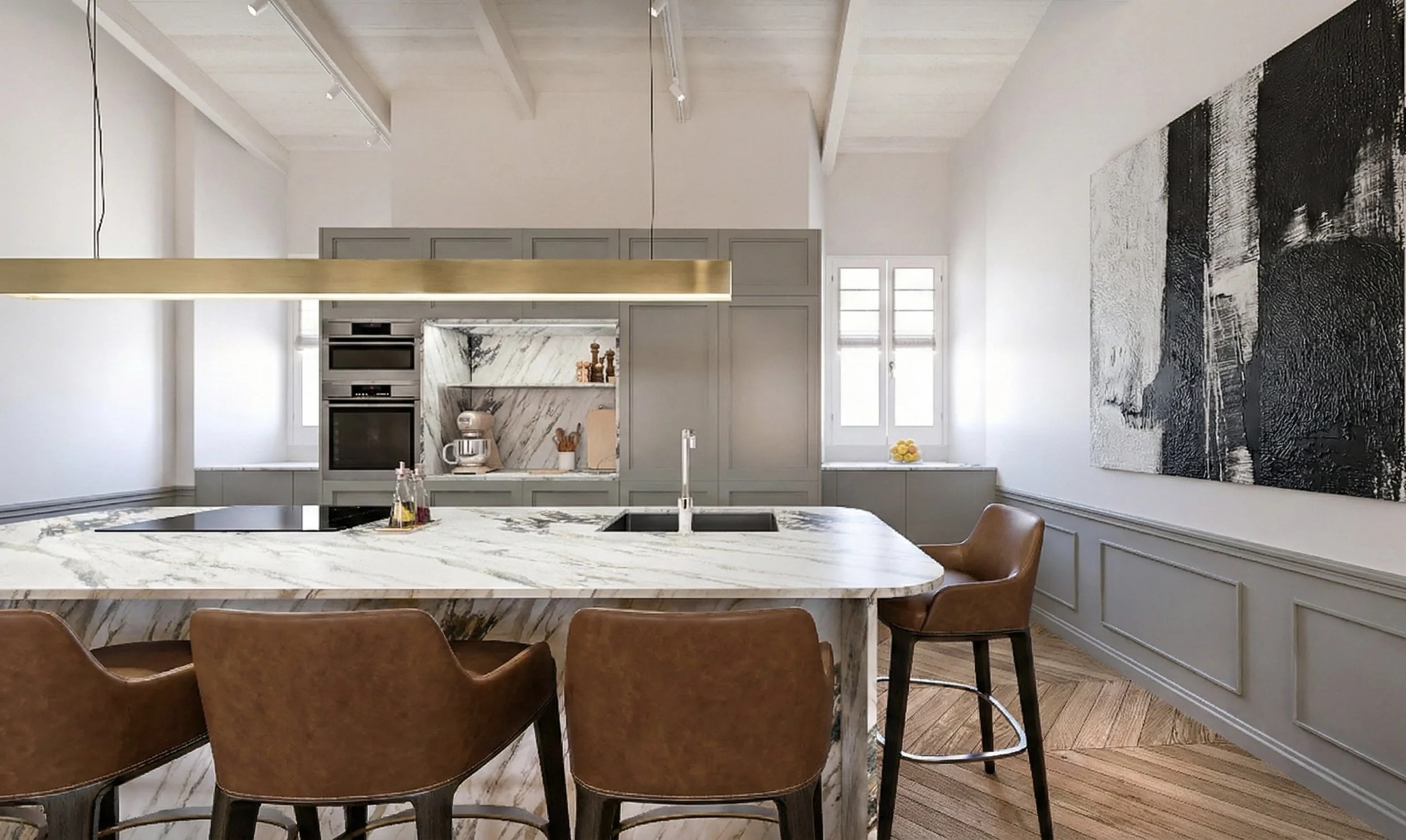 Cucina moderna con isola in marmo, sedie in pelle marrone, pareti bianche, grande quadro astratto nero e bianco, due finestre, armadietti grigi e apparecchi da cucina in acciaio.