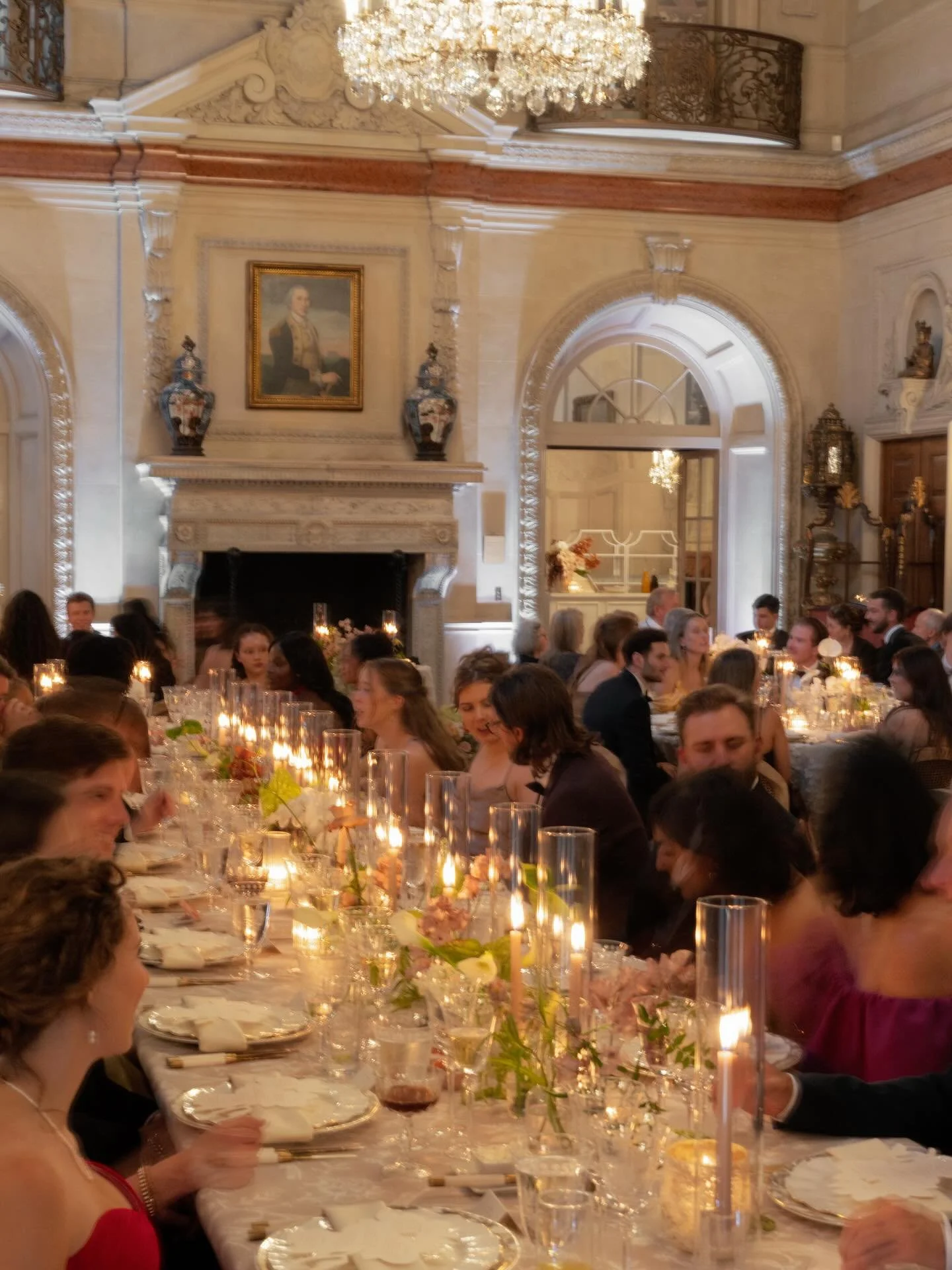 If a wedding was designed to feel modern, refined, and full of floral intention&hellip; it would look like this.

Elevated, layered, and intentionally styled to bring softness, structure, and a sense of story to every moment.

Planning @simplybreathe
