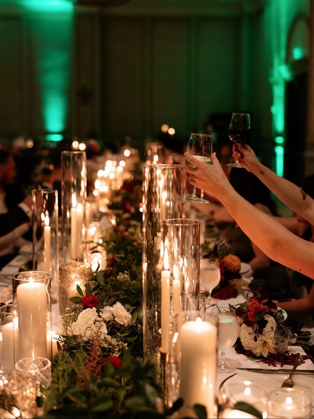 When the mood is rustic romance&hellip;

You follow its lead with deep-toned blooms, layered texture, and candlelight. Every floral moment styled to feel bold, but still full of feeling.

Planning + Design: @jlmdesignandevents
Photography: @samanthal