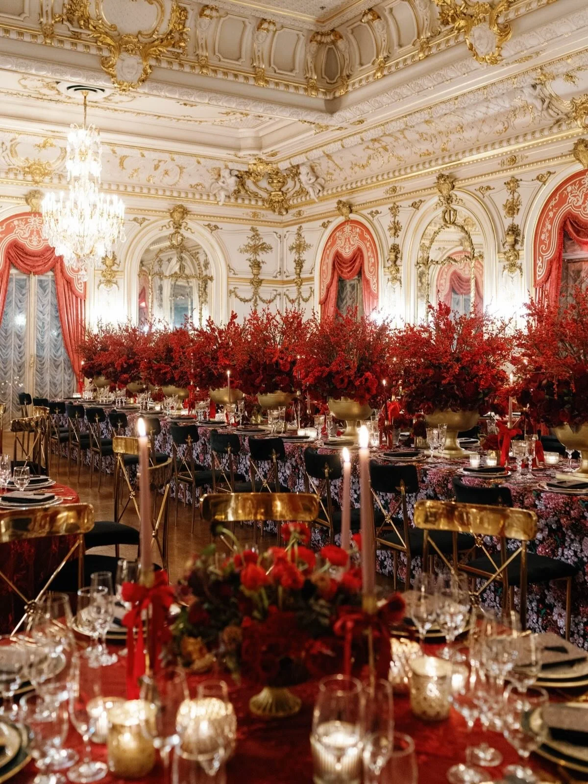 If the holidays had a dress code, this would be it.

Bold hues, layered textures, and a room designed to feel equal parts warmth and wonder.

Featured On: @brides
Florals @sophiefelts
Photography @abbyjiu
Planning &amp; Design @laurynprattes
Venue Co