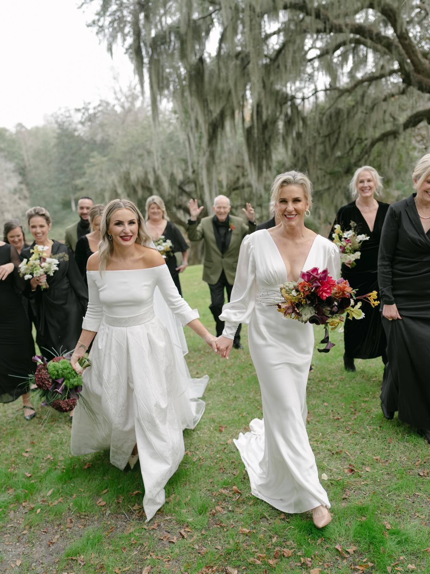 A space grounded in connection looks something like this.

From the vows to the way family gathered close, the day unfolded with a shared sense of presence. The florals were shaped with that same feeling in mind, layered, textural, and warm, designed