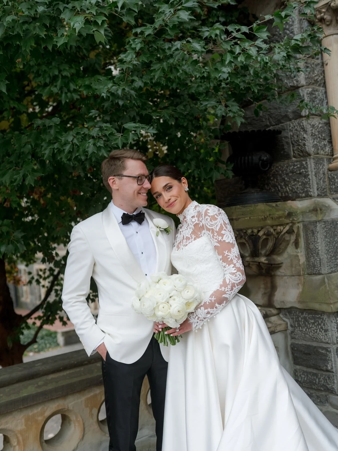 We&rsquo;re always drawn to the tension between what&rsquo;s timeless and what&rsquo;s new.

Soft purple tones brought something unexpected to this celebration to create a palette that felt serene and completely theirs.

Planning + Design: @annebook_