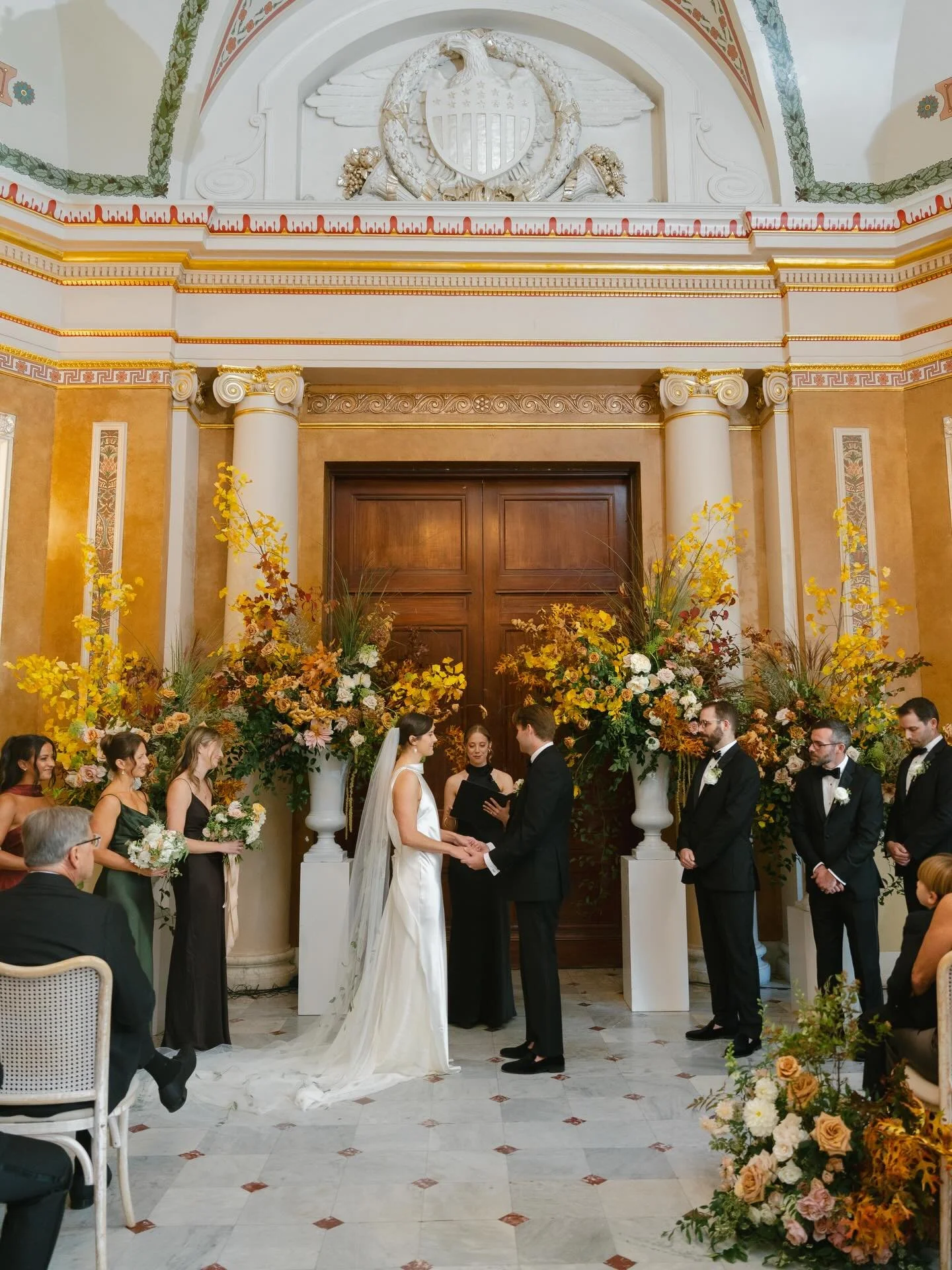 You feel this before you even take your seat.

From the entrance to the ceremony, every floral moment was designed to meet the architecture and hold its own within it. The scale, the texture, the way it carries through the room, it all works together