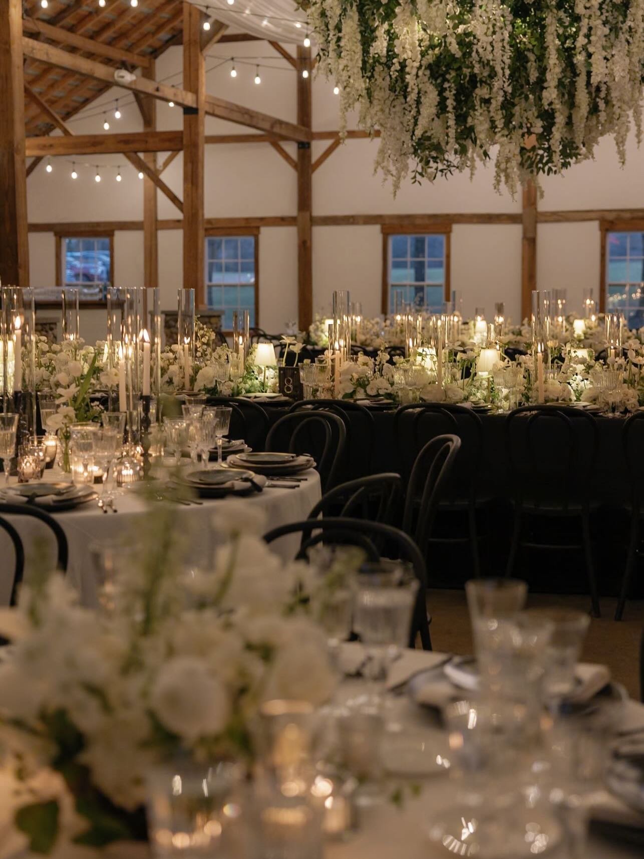 When a reception leans all the way into drama and detail... this is the kind of atmosphere you get.

Cream-toned florals brought softness and movement into the space, while layered textures gave the design a moodier edge that felt grounded and full o