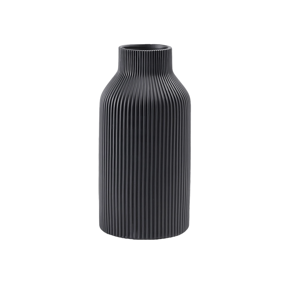 Tall black vase.png