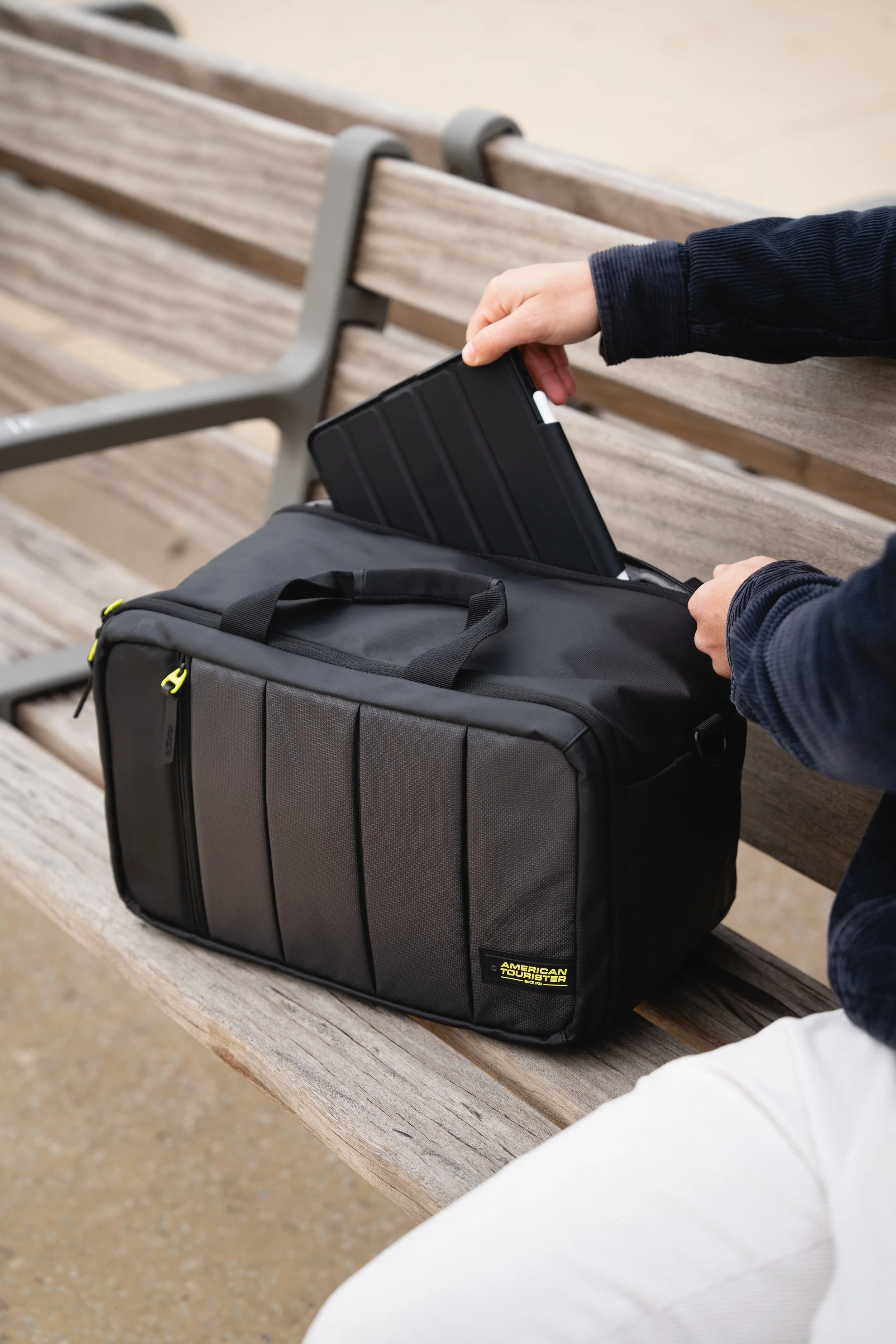 American Tourister X AVS-8.jpg