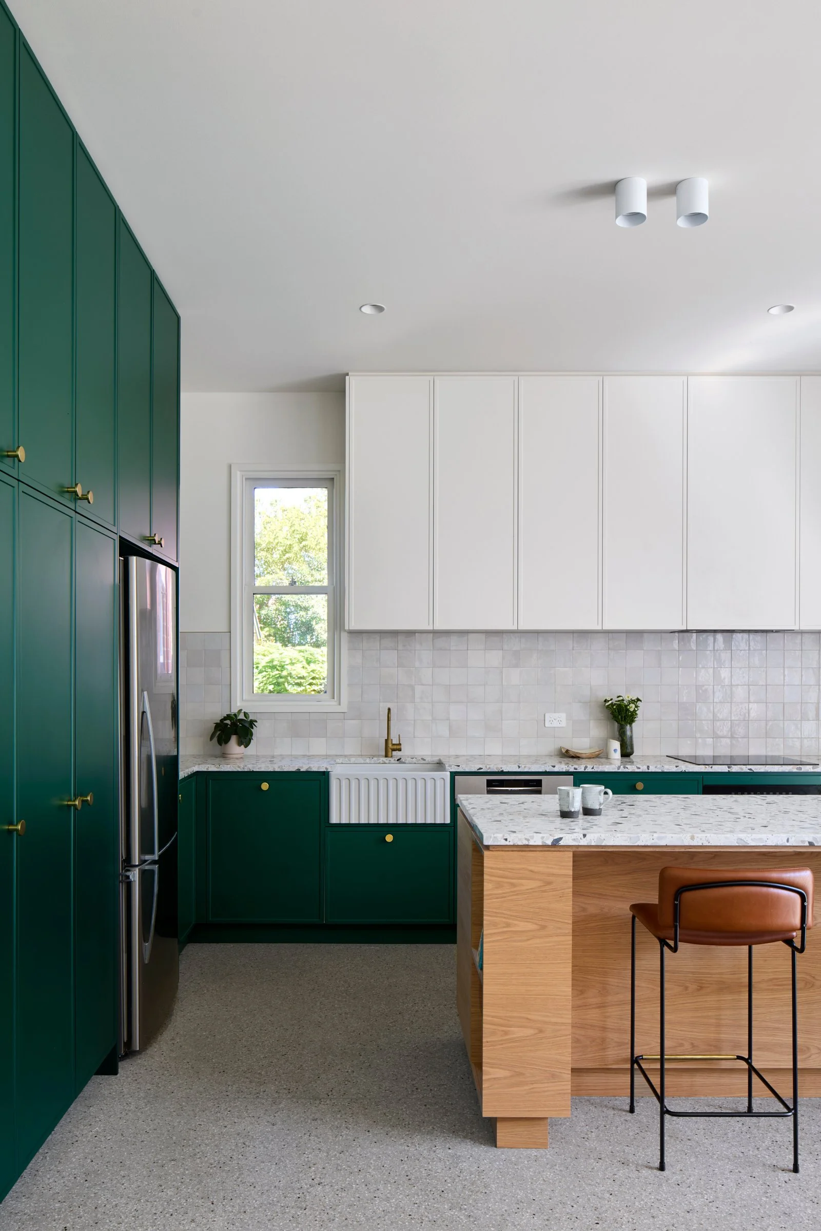 Kitchen and window in an Art Deco house by Sheri Haby Architects, Caulfield North