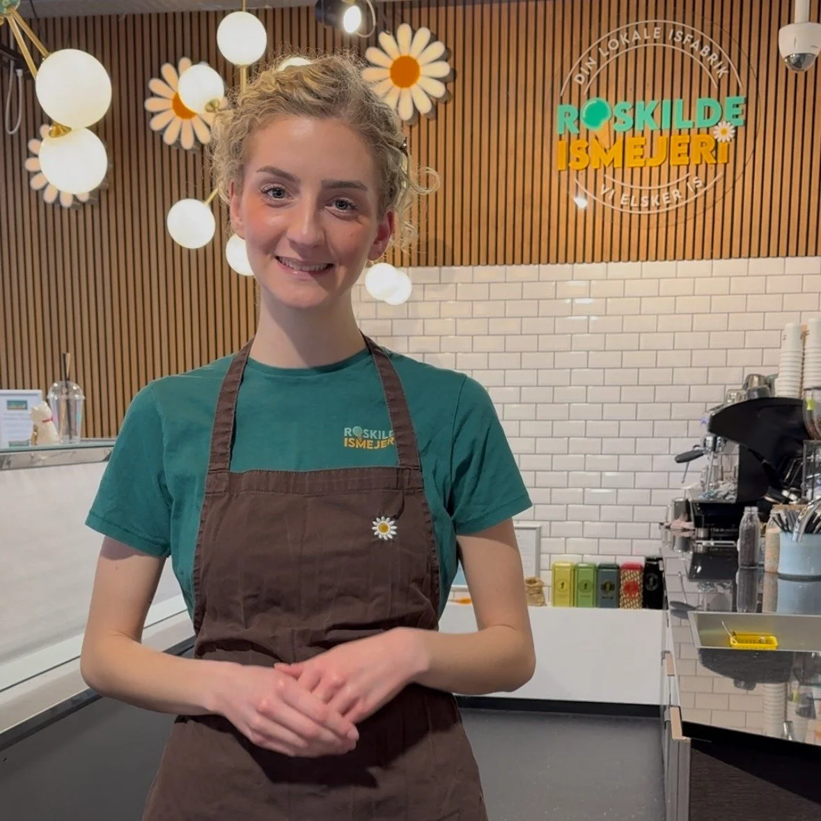 FARVEL TIL EN HELT S&AElig;RLIG ISNINJA🥷💚
Denne weekend tager vi afsked med en isninja, som mange af jer h&oslash;jst sandsynligt har f&aring;et serveret en is af gennem &aring;rene💕
Amalie - a.k.a. Heiberg - startede i 9. klasse og har v&aelig;re