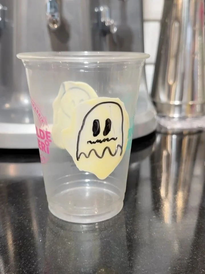 Uhyggelig god milkshake👻 - kun denne uge👻🎃🥤🦄💚
@roskildeismejeri #halloween #uhyggelig #god #milkshake #eller #frappe #limited #edition #&aring;bent #hver #dag #10-20 #lokal #is #velkommen #til #uhyggelig #god #is #milkshake #frappe #kaffe #ja #