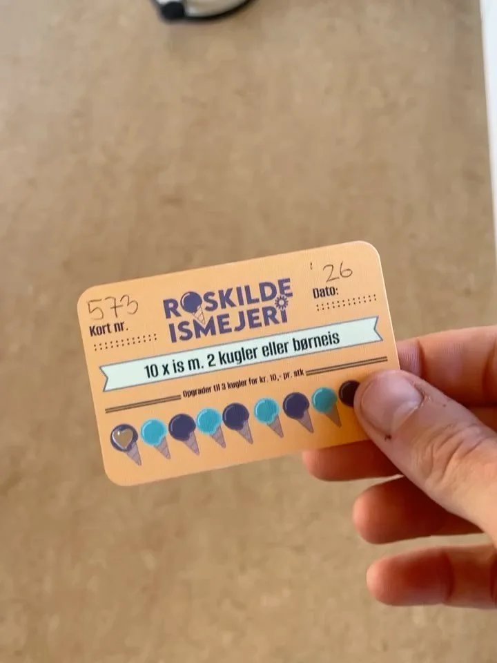 S&oslash;ndag = Sunday = ☀️🍦💕
Tak for videoen og den gode morgenenergi, Sune og Cecilie!
@roskildeismejeri #havnevognen #for&aring;r #iscafeen #weekend #istid