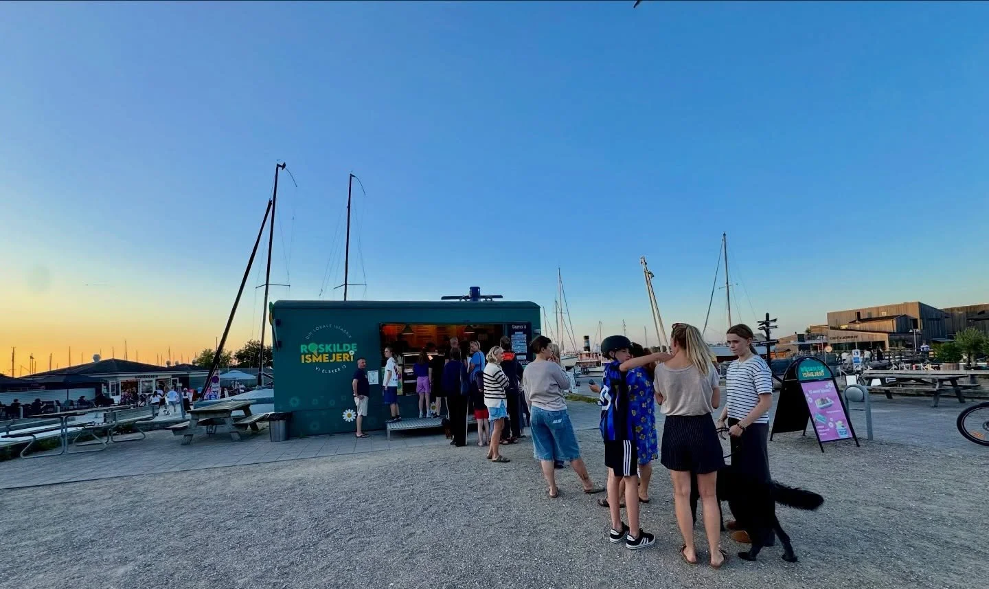 Velkommen i havnevognen💚
@roskildeismejeri #10-22 #for&aring;r #aftensol #weekend #hyggetid