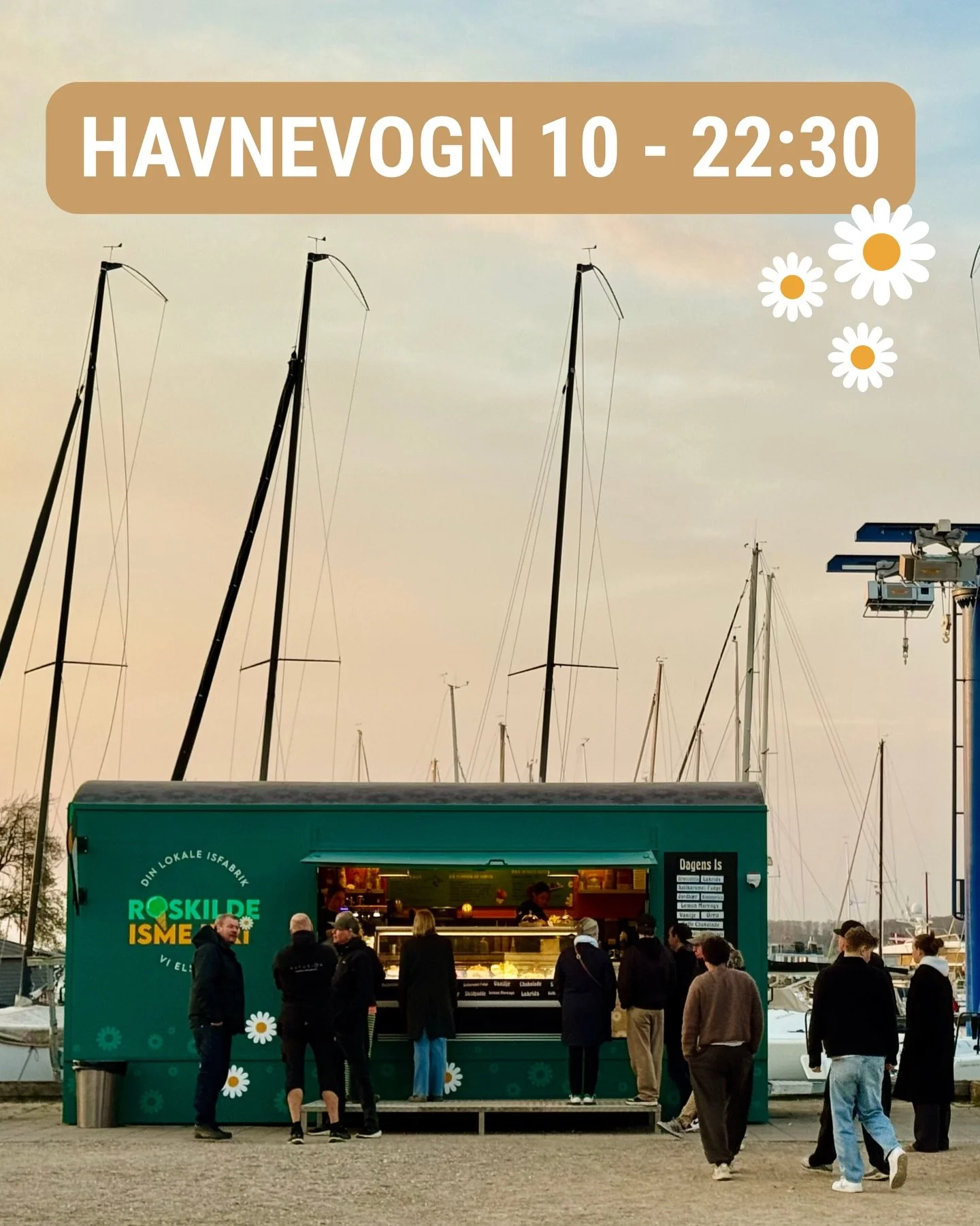 📣☀️🍦Servicemeddelelse☀️🍦📣
Havnevognen skifter til SOMMER&Aring;BNINGSTID og lukker nu f&oslash;rst kl. 22:30 hver aften☀️
Vi ses @roskildeismejeri #roskildehavn #lokalis #sommeraften #altidistid #hyggetid