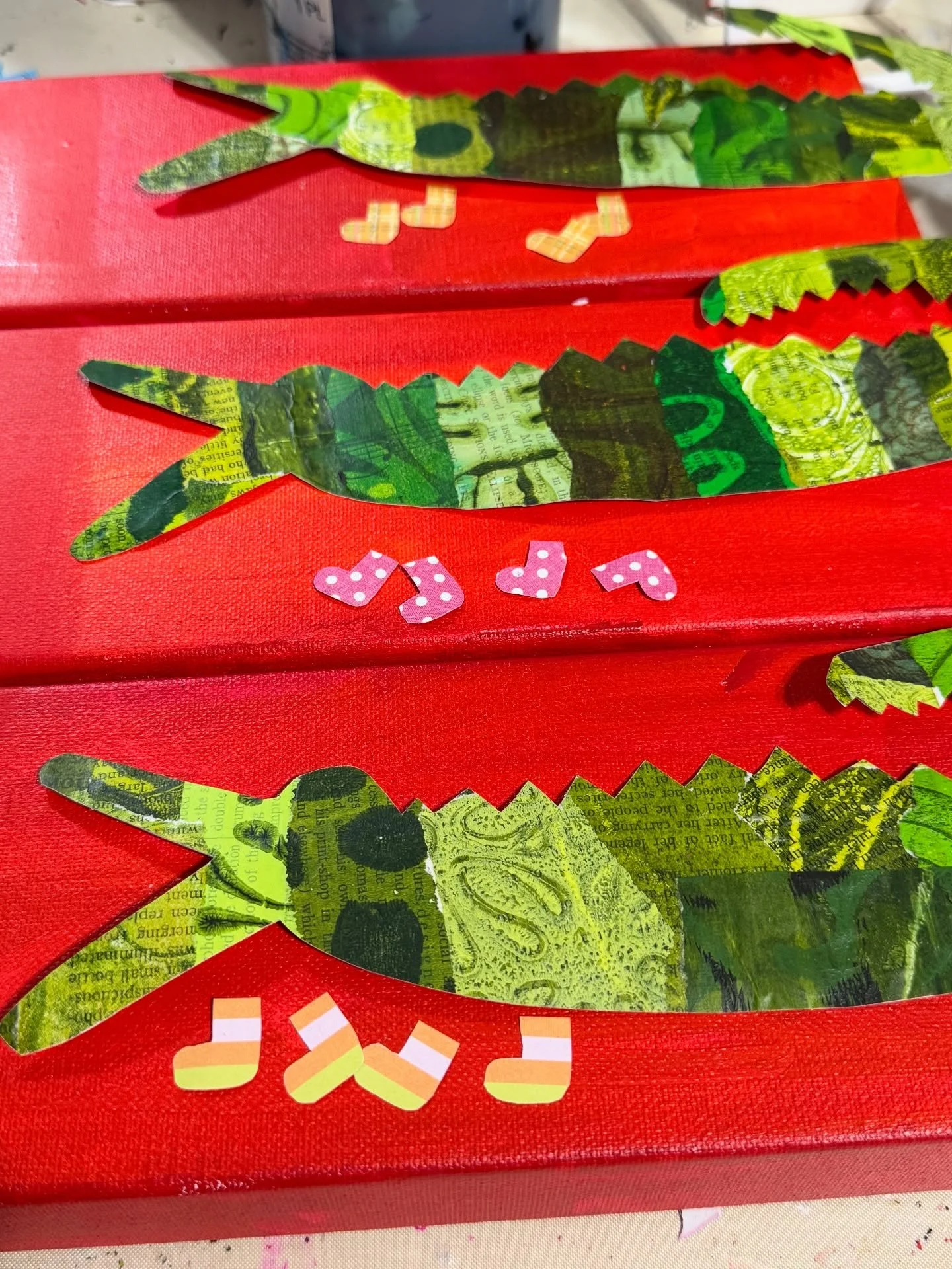 🐊 Gators in progress! 2 available, message me to reserve. $65

#collage #gelliprinting #gators🐊 #chomp #studiofun #lizsnowdenart