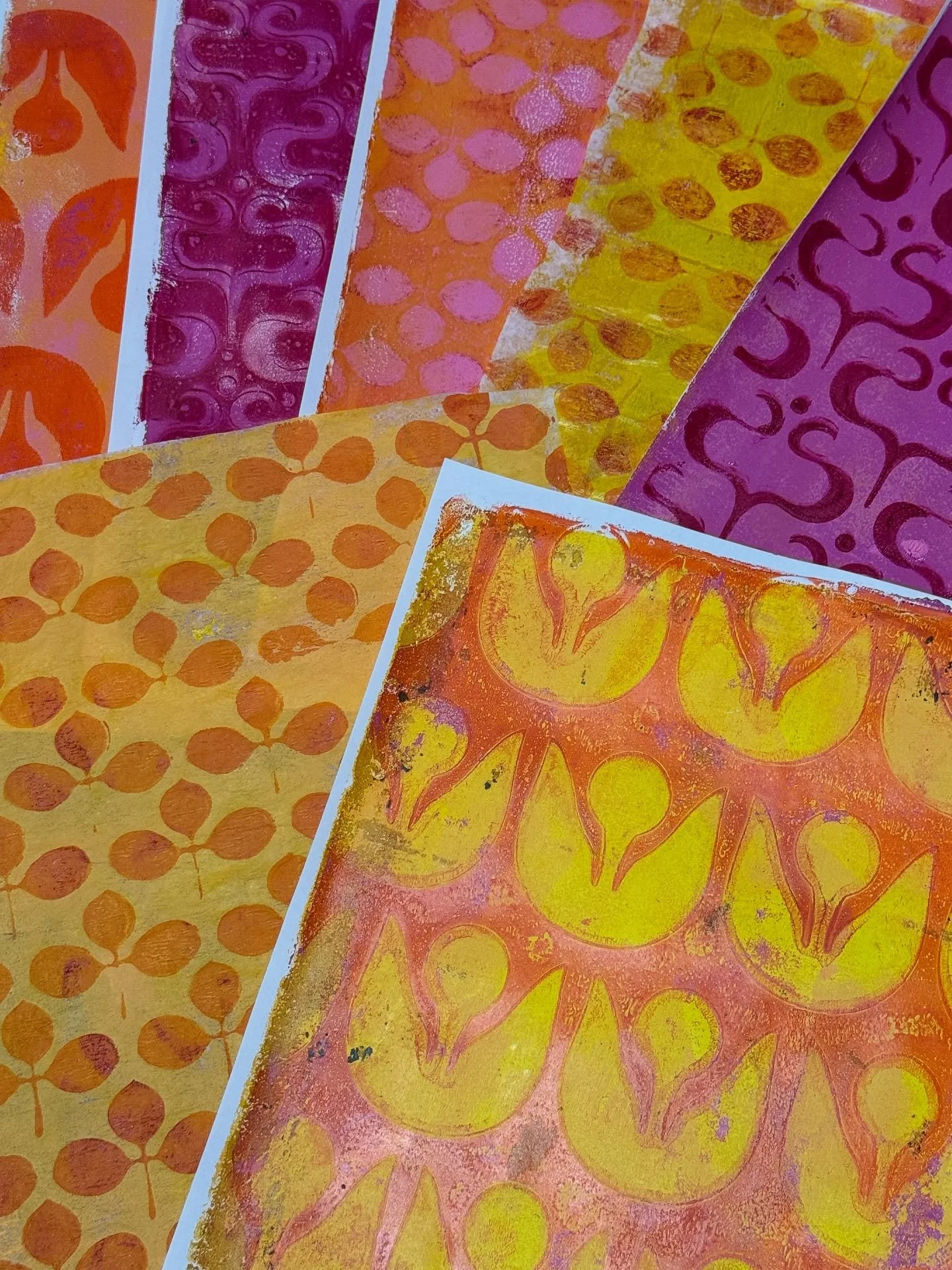 Come create with me tomorrow!  These papers were created from my gel printing session this week and you can do this too!

It&rsquo;s not too late to sign up ⏰

Go to the link in my bio or sign up on @thehareandthehart &lsquo;s website. Do it now and 
