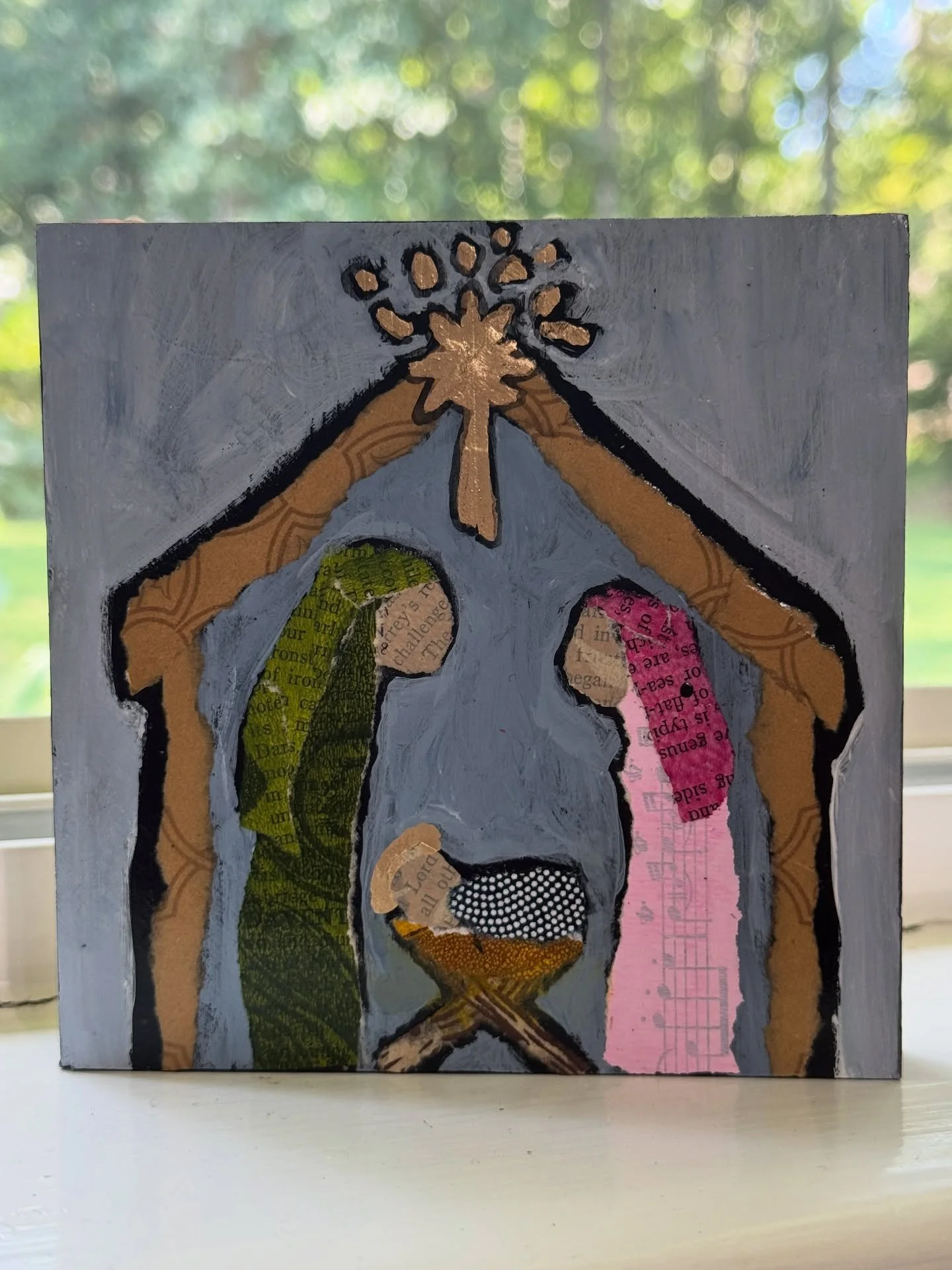 It&rsquo;s not too late to join the fun!
Nativity class tomorrow morning 9-11 at @thehareandthehart in Thomasville!
🔗 in bio to sign up!

#artclass #collage #visitthomasvillega #lizsnowdenart