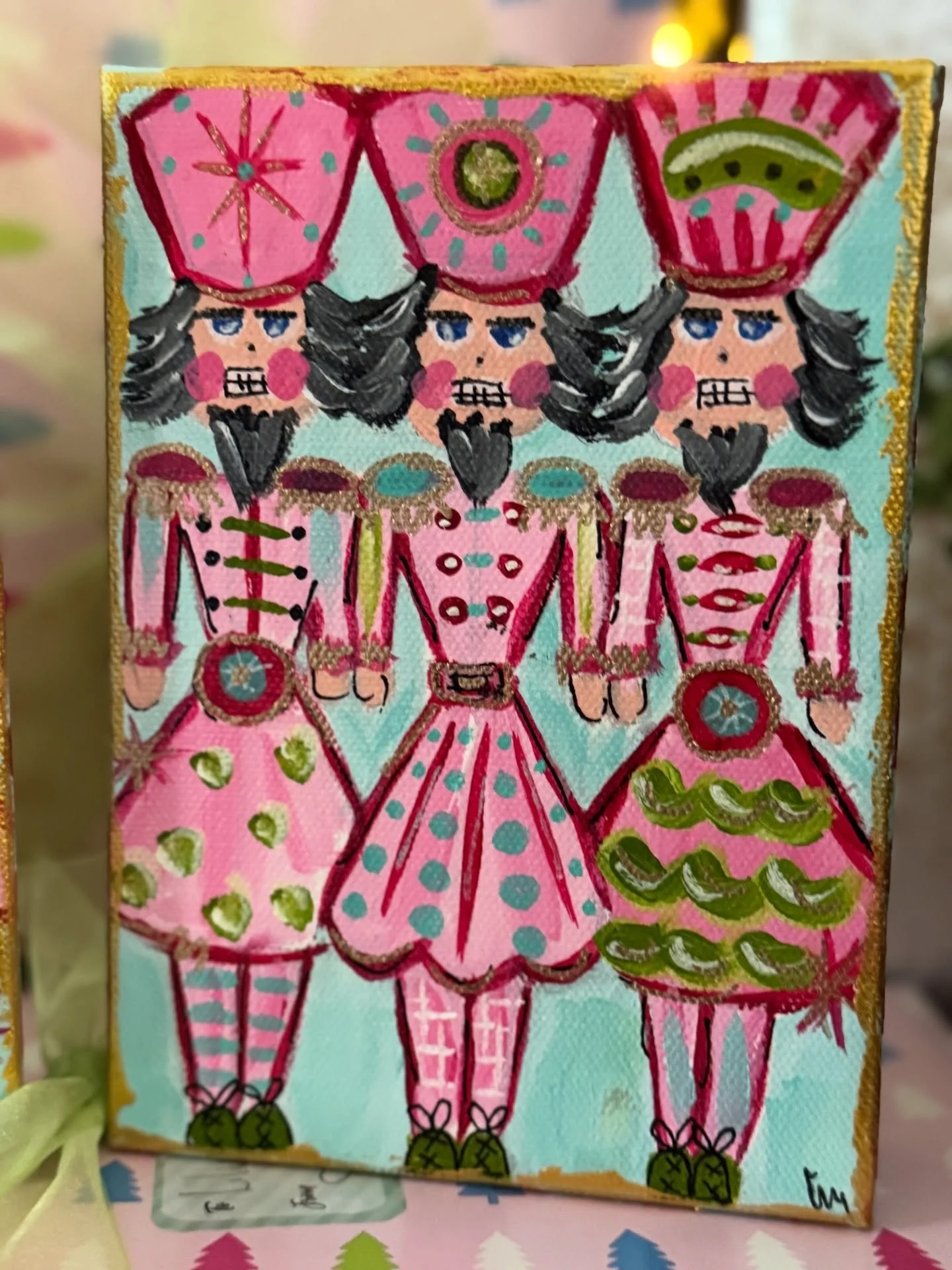 😂 I was just taking pics of new nutcrackers when I realized these guys look a little unhinged, stand by for happier nutcrackers! Just keeping it real here 3 days before Christmas!

#scarynutcracker #yikes #artfail #lizsnowdenart