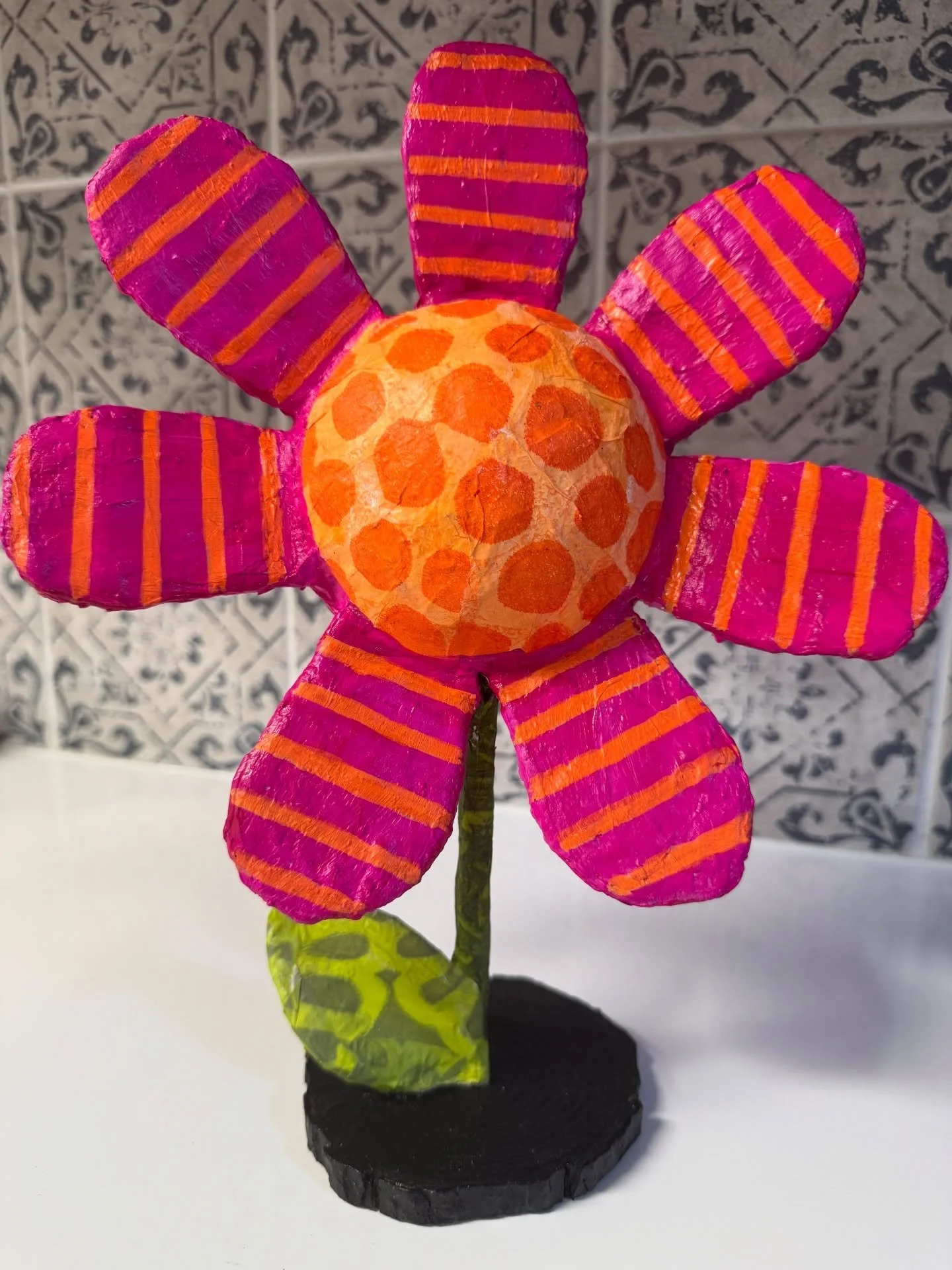 A happy little flower to start your Friday!

I&rsquo;ve had some requests lately for a class. Drop a comment if you&rsquo;re interested. I think this is one I might try and do digitally so you could work at your own pace. I could offer a kit 🤔. Lmk 