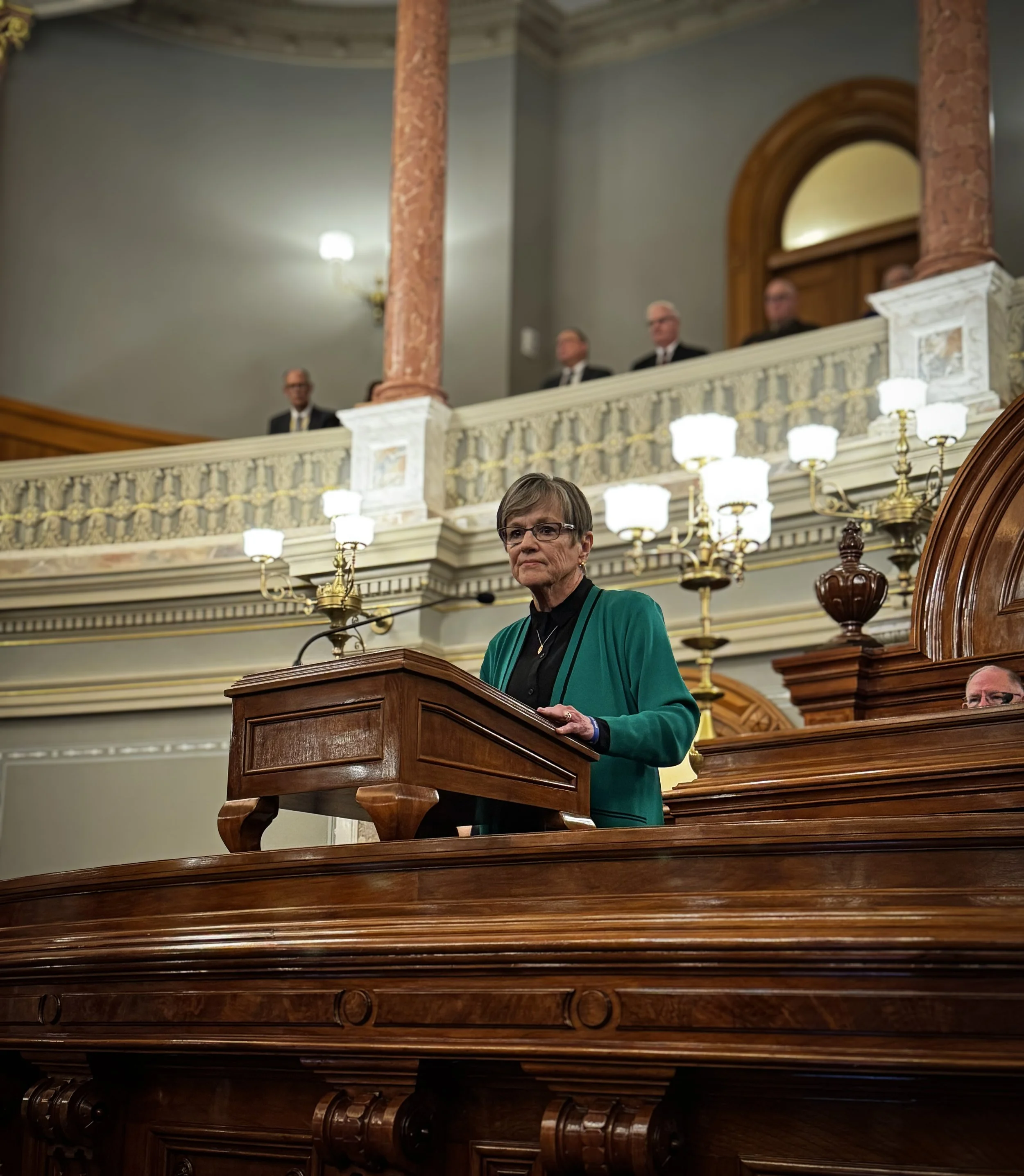 Gov. Kelly delivers final State of the State address; calls on lawmakers to pass bill banning electronic devices in school districts 