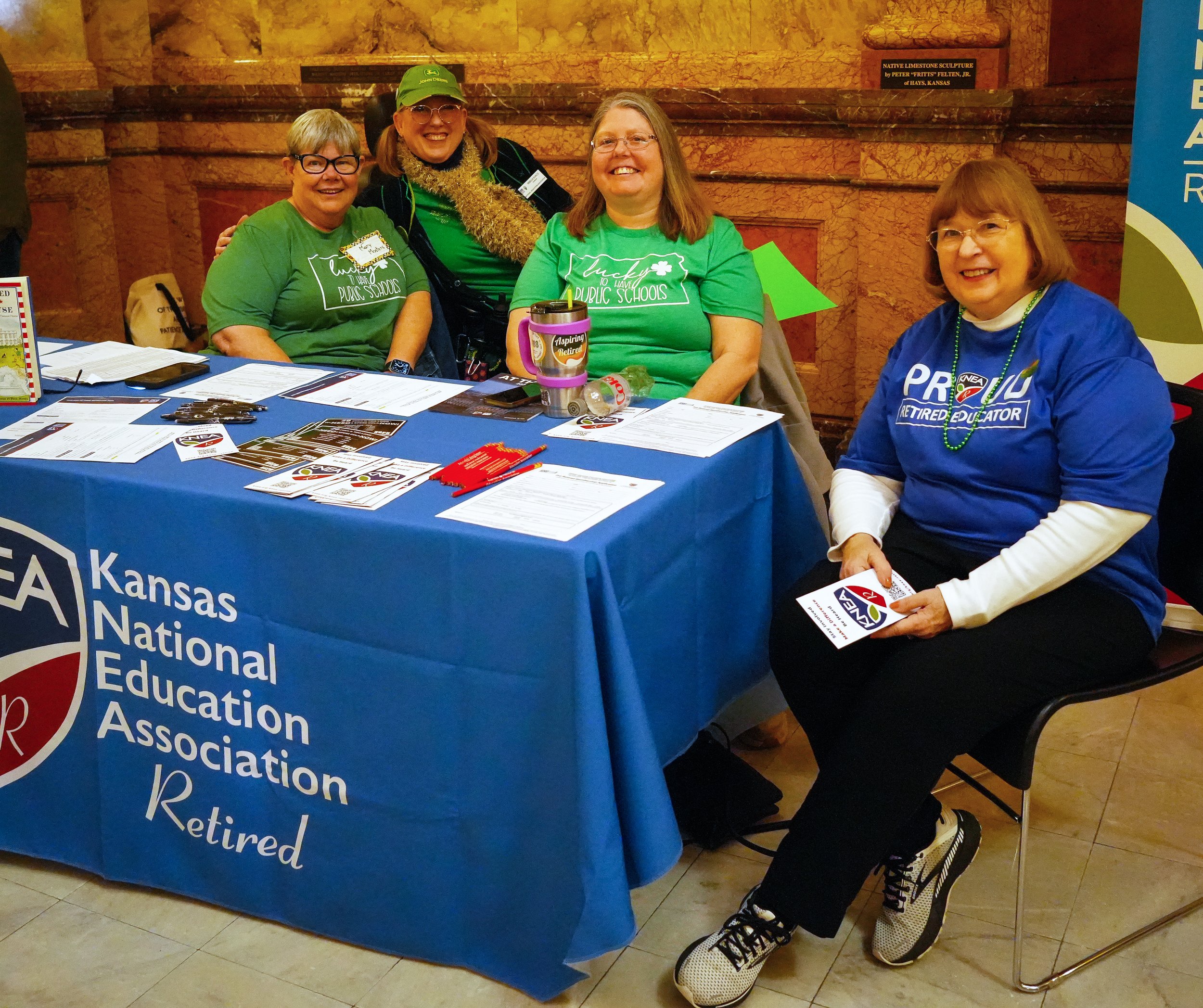   PHOTO BY MAKENZIE COCHRAN-DOCKERTY/KNEA    KNEA-Retired members provided information to educators at the rally.  