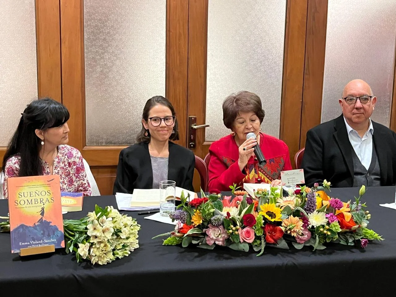 Emma presentation of her book Sueños y Sombras: Memorias de un Immigrante in La Paz, November 13, 2025