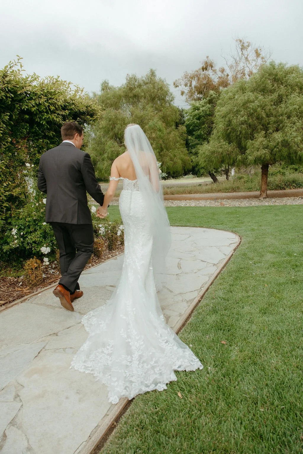 Spring wedding portraits in the Garden at Tar Creek Ranch