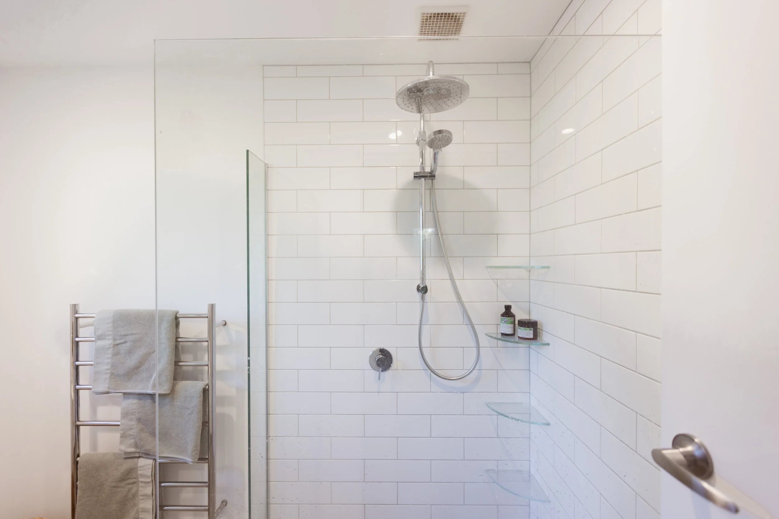 Renovation Ideas and Tips for Small Bathrooms