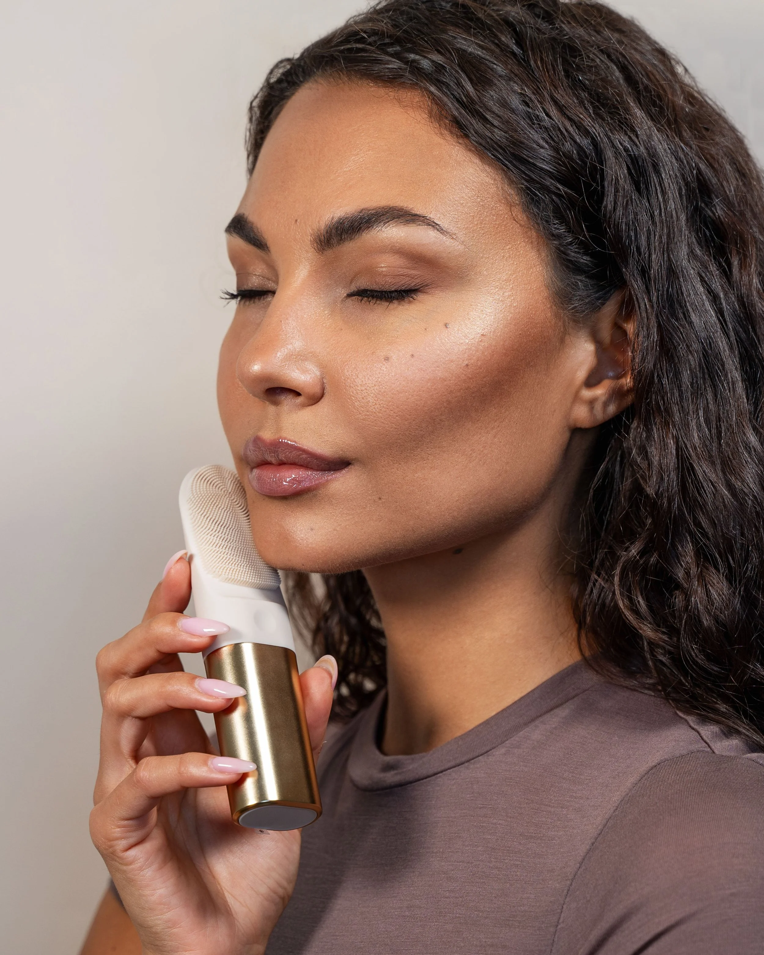 Blyss_Maia_Sonic_Facial_Cleansing_Brush_Eye_Massager_with_Heating.jpg