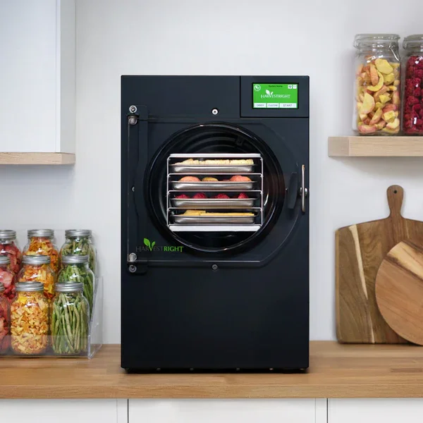 home-freeze-dryer-small-black-lifestyle2.webp