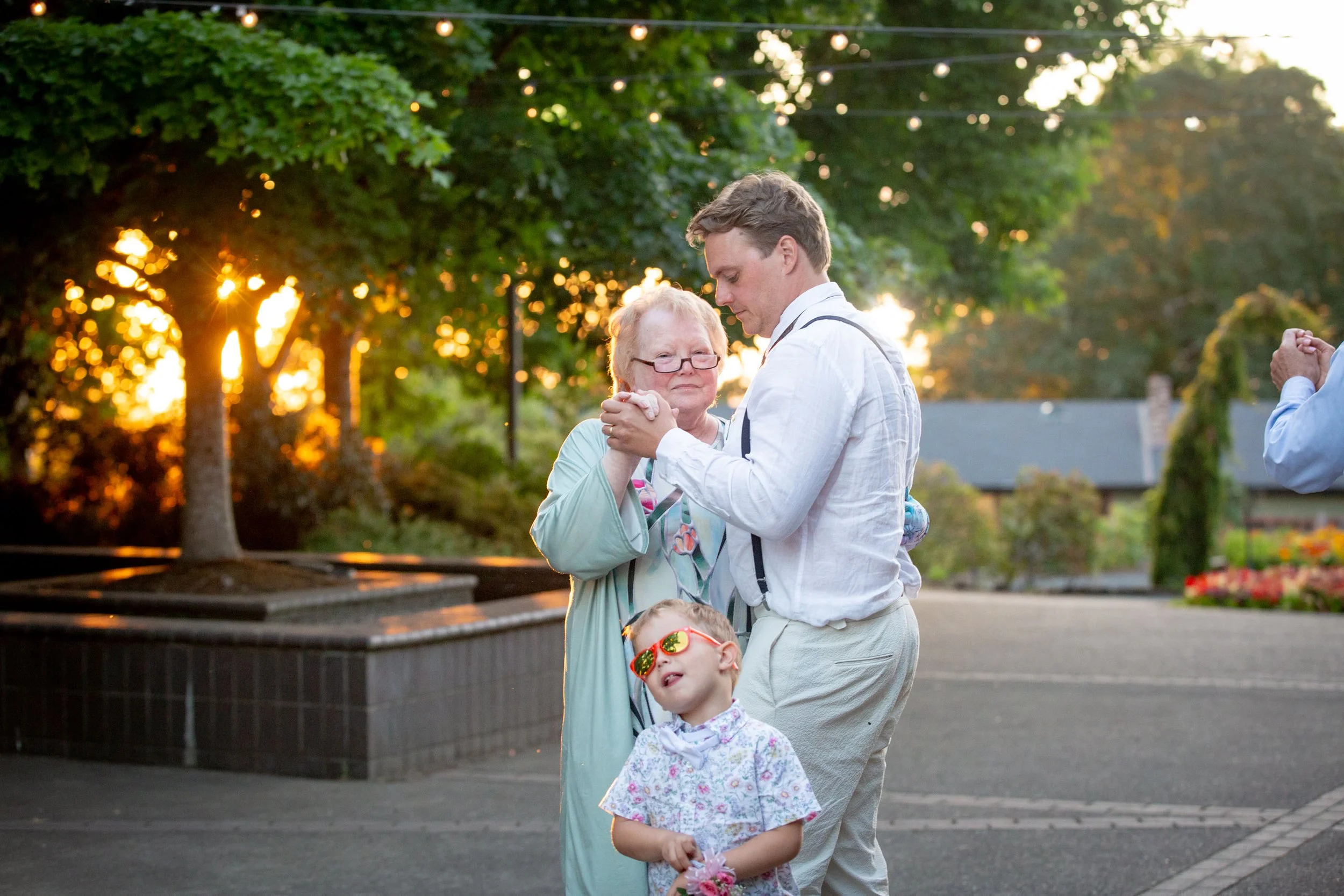 The_Oregon_Gardens_Weddings_Garden_Wedding_Photography_True_Color_Portland_Photography_Sunset_Oregon_Garden0166.jpg