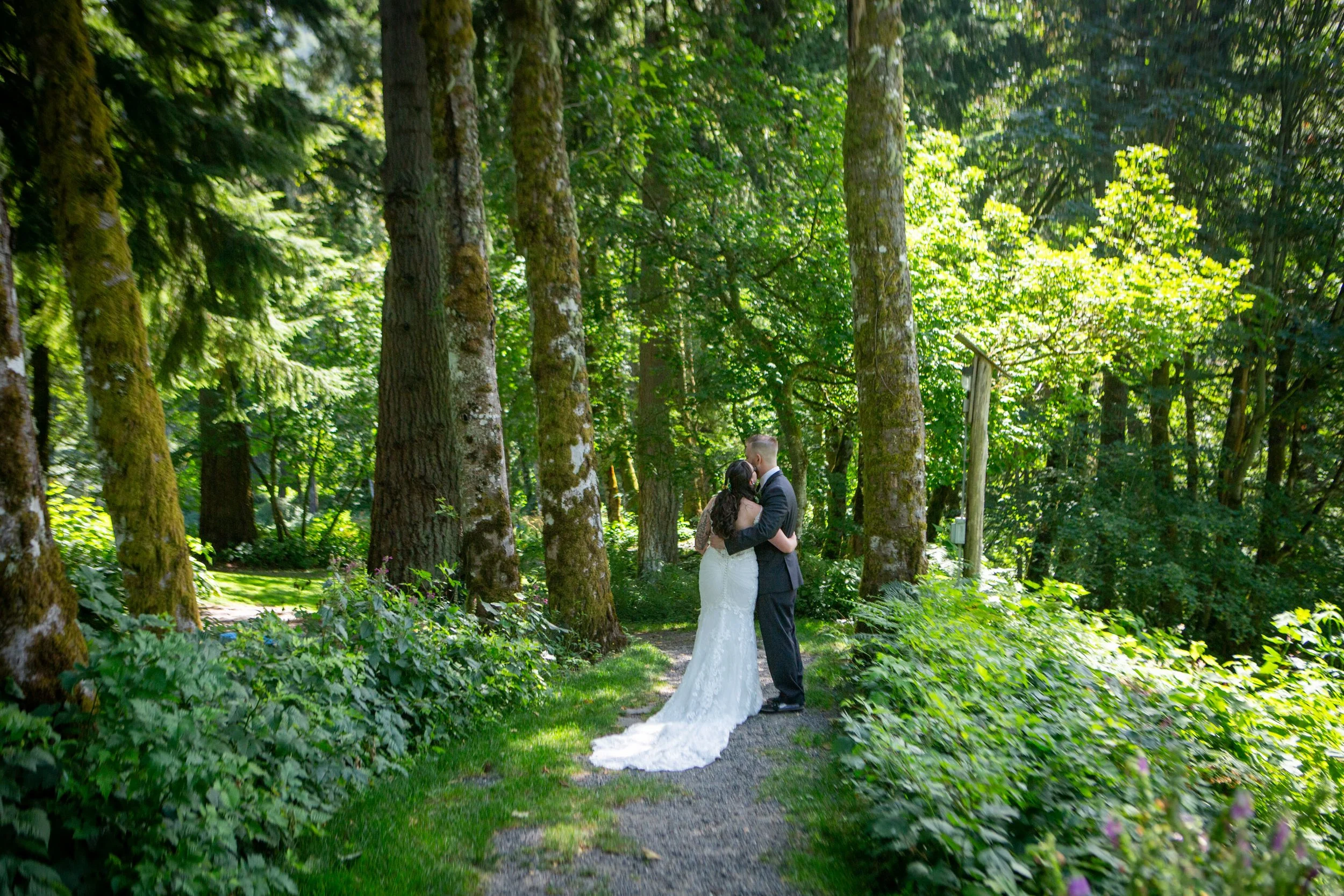 Bridal_Veil_Lakes_Wedding_Photography_Corbett_Oregon_True_Color_Photography_Gorge_Weddings_Mushroom_Wedding_Photos0015.jpg