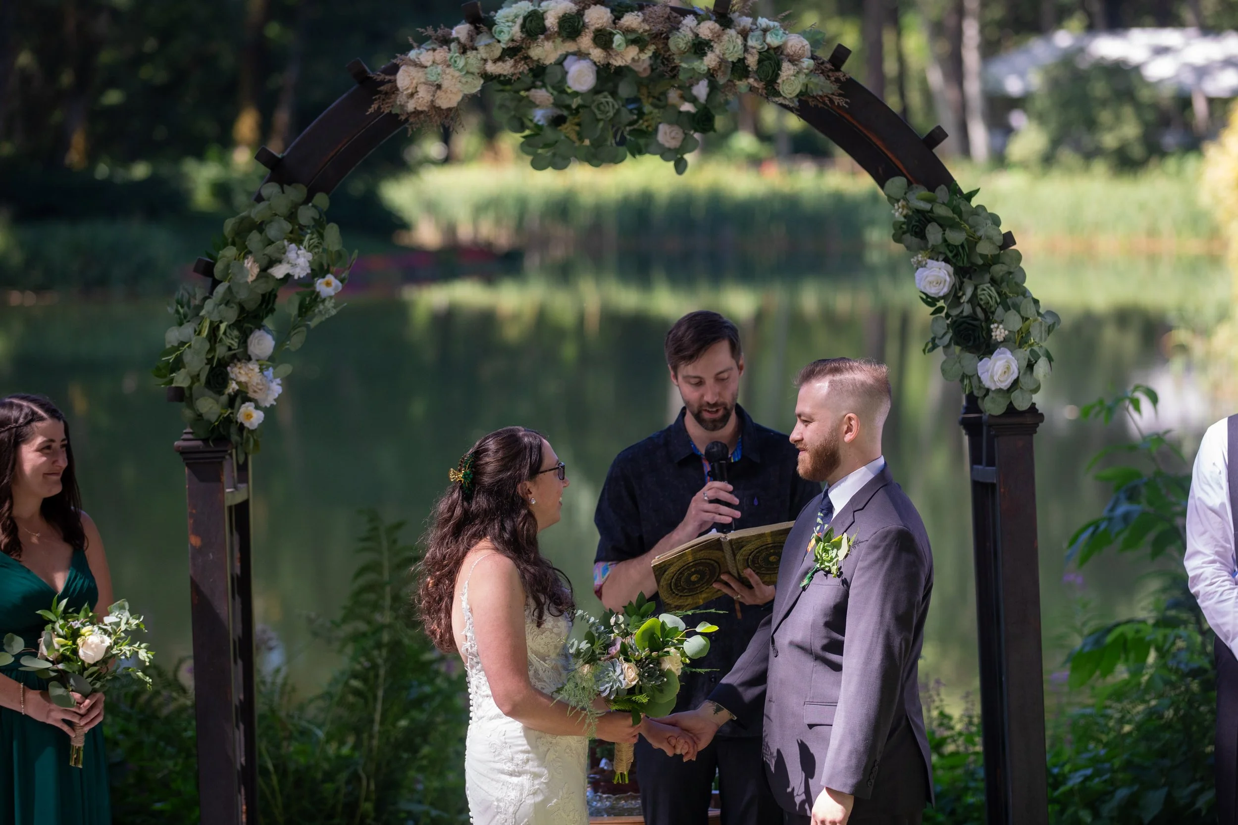 Bridal_Veil_Lakes_Wedding_Photography_Corbett_Oregon_True_Color_Photography_Gorge_Weddings_Mushroom_Wedding_Photos0053.jpg