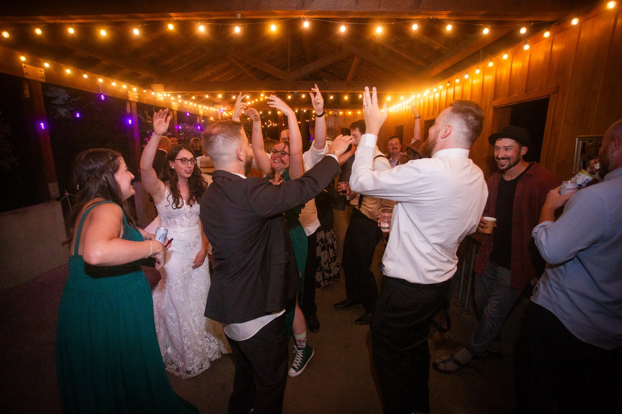 Bridal_Veil_Lakes_Wedding_Photography_Corbett_Oregon_True_Color_Photography_Gorge_Weddings_Mushroom_Wedding_Photos0171.jpg