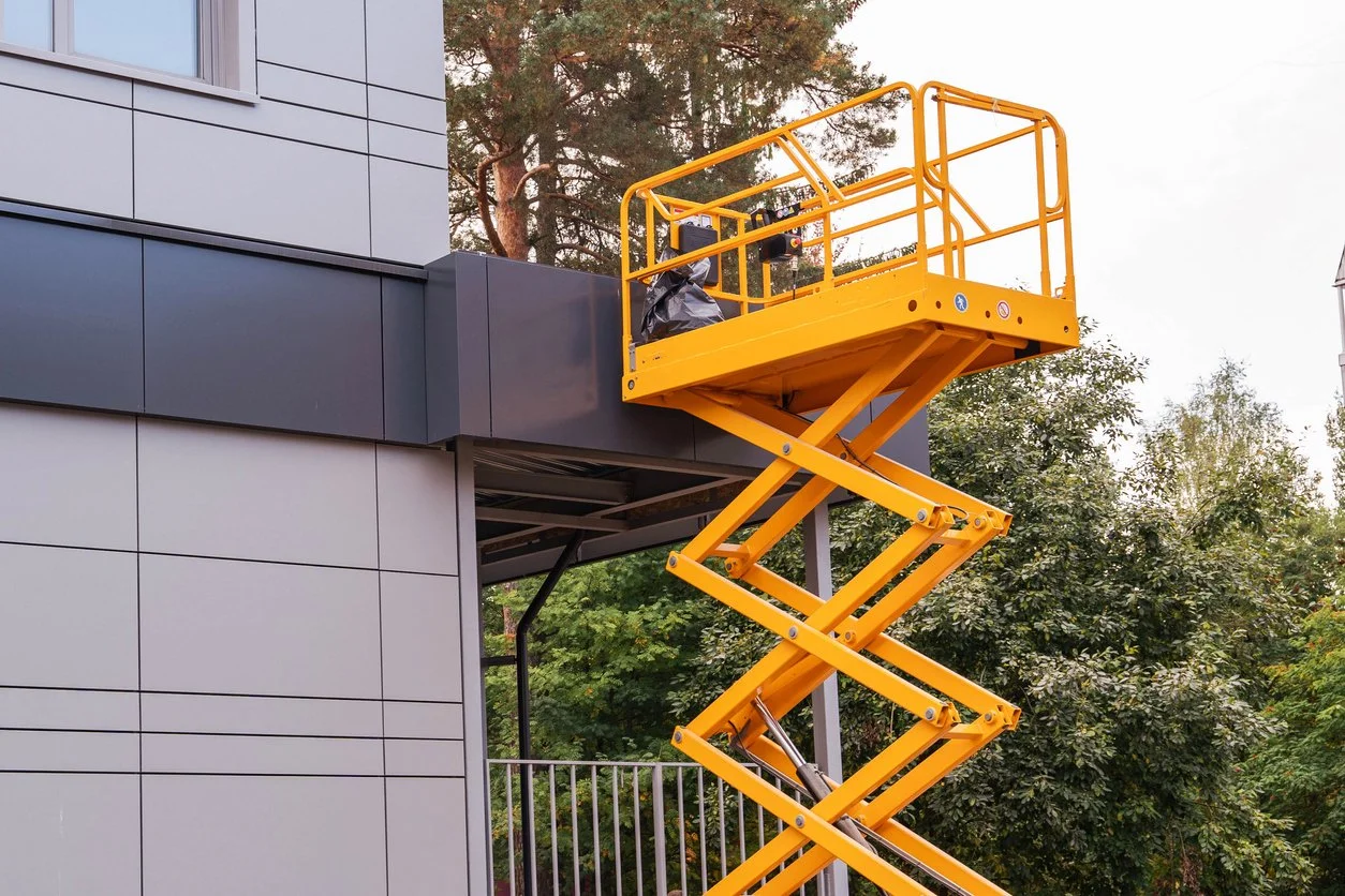 Scissor Lifts or Reach Trucks: Choosing the Best Industrial Lift Equipment for Your Business Needs