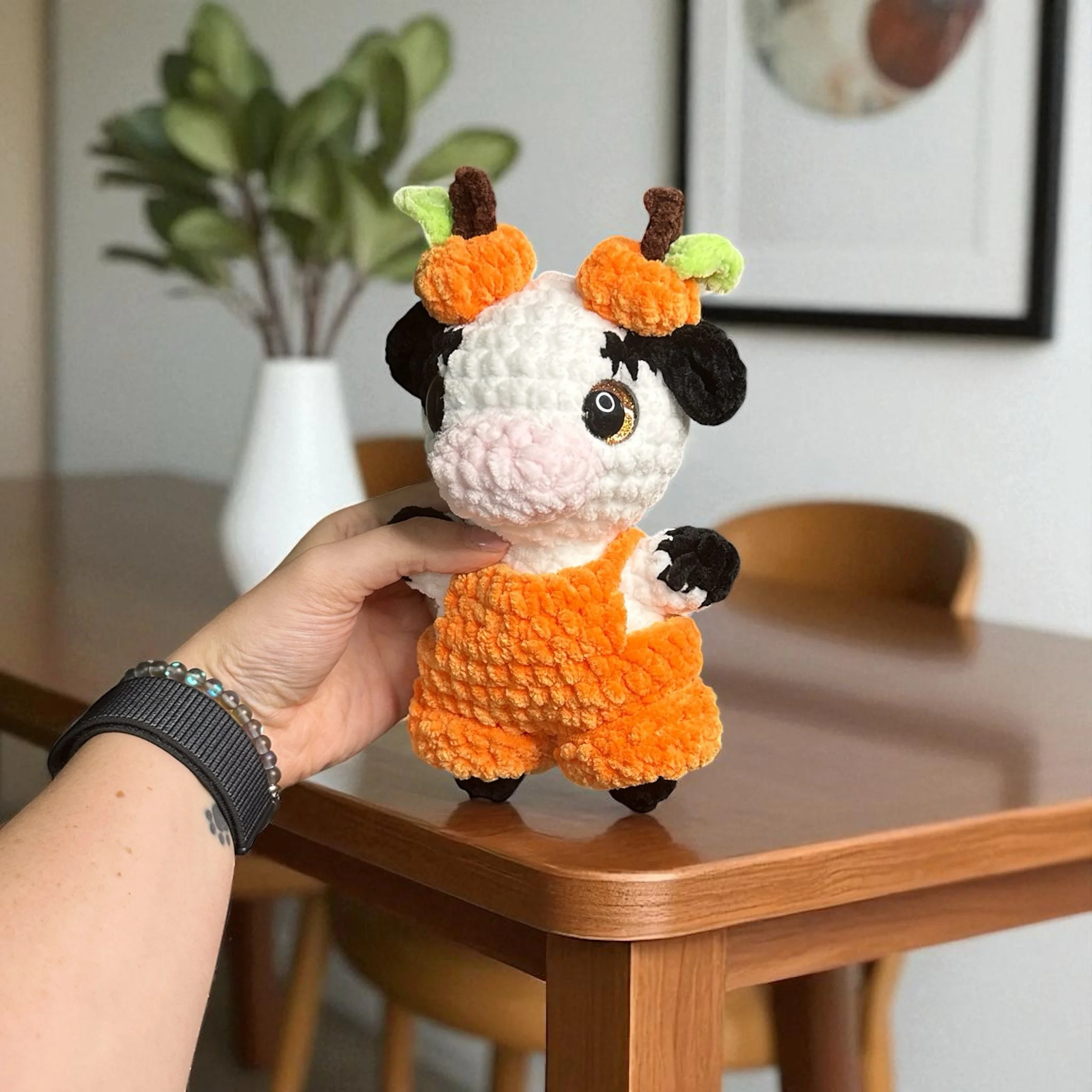 Description: Cow wearing a pumpkin outfit |
Size: Small |
Eyes: Colored Safety Eyes |
Price: ~ $35