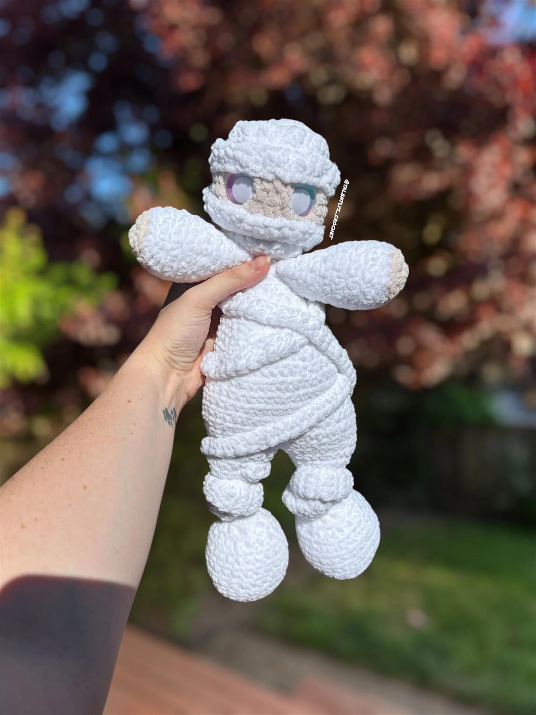 Description: Mummy Snuggler |
Size: Large |
Eyes: Colored Safety Eyes |
Price: ~ $60
