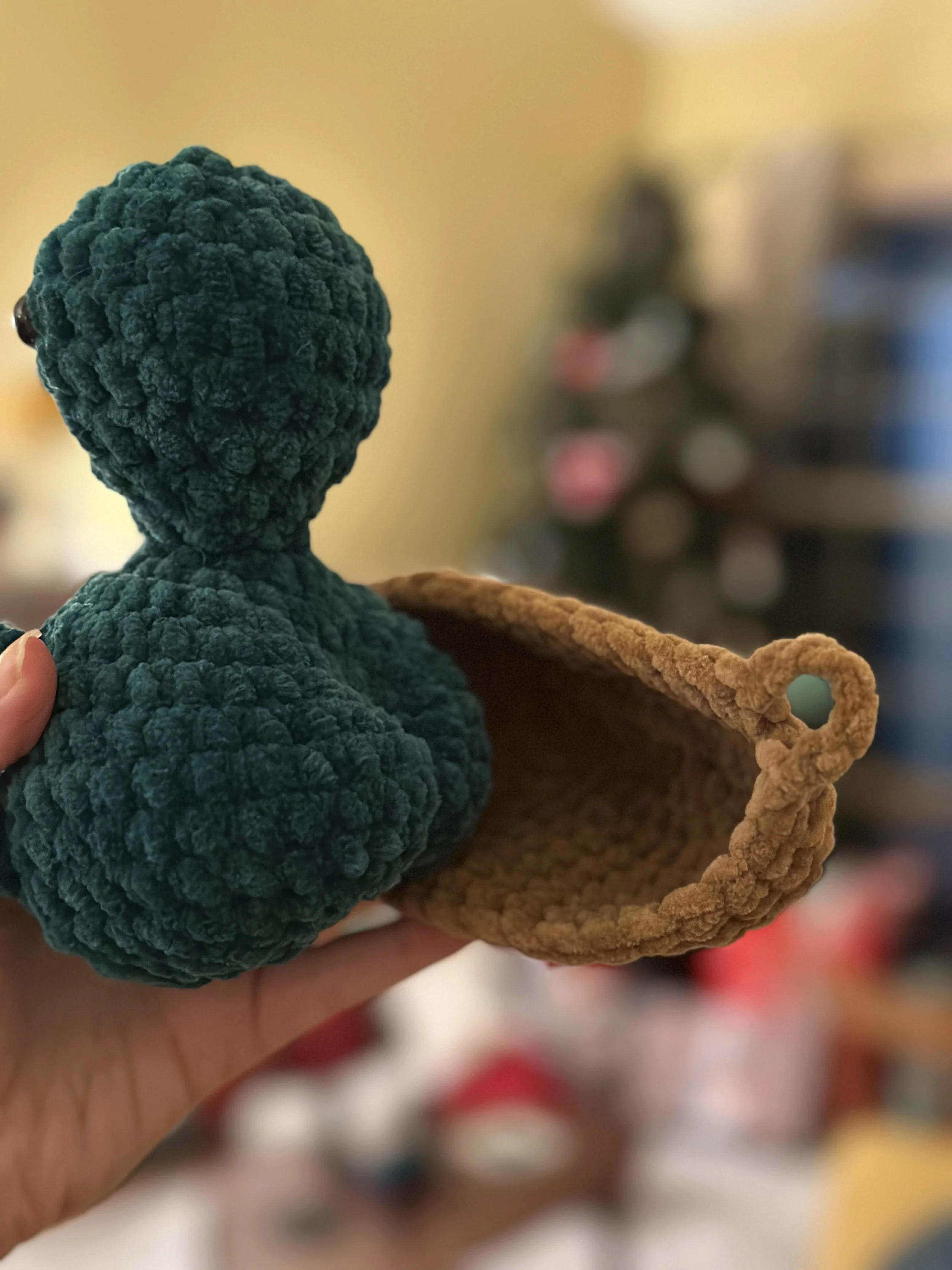 Description: Cheeky Turtle |
Size: Small |
Eyes: Black Safety Eyes |
Price: ~ $20