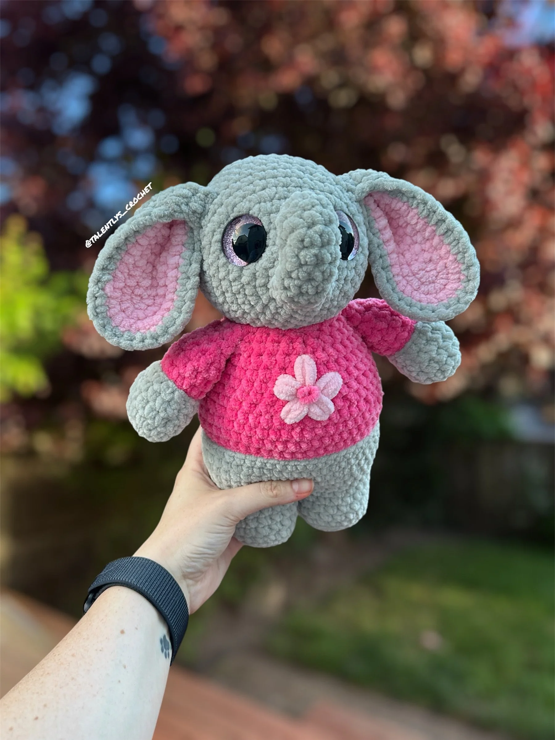 Description: Elephant in a Pink Shirt |
Size: Large |
Eyes: Colored Safety Eyes |
Price: ~ $60
